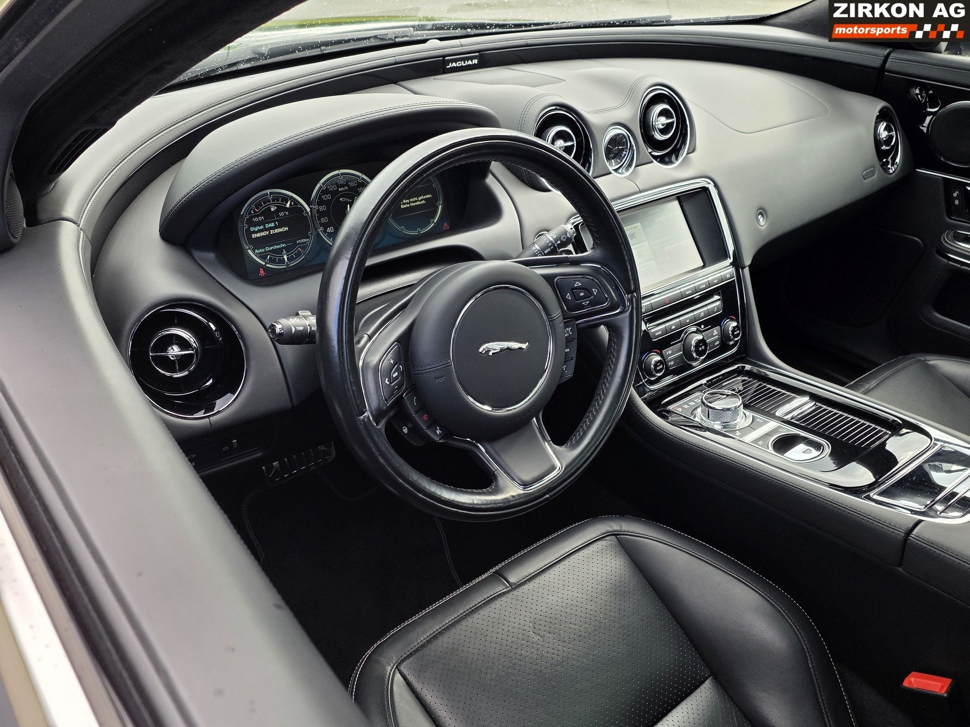 JAGUAR XJ 3.0 S/C Portfolio AWD-image-28
