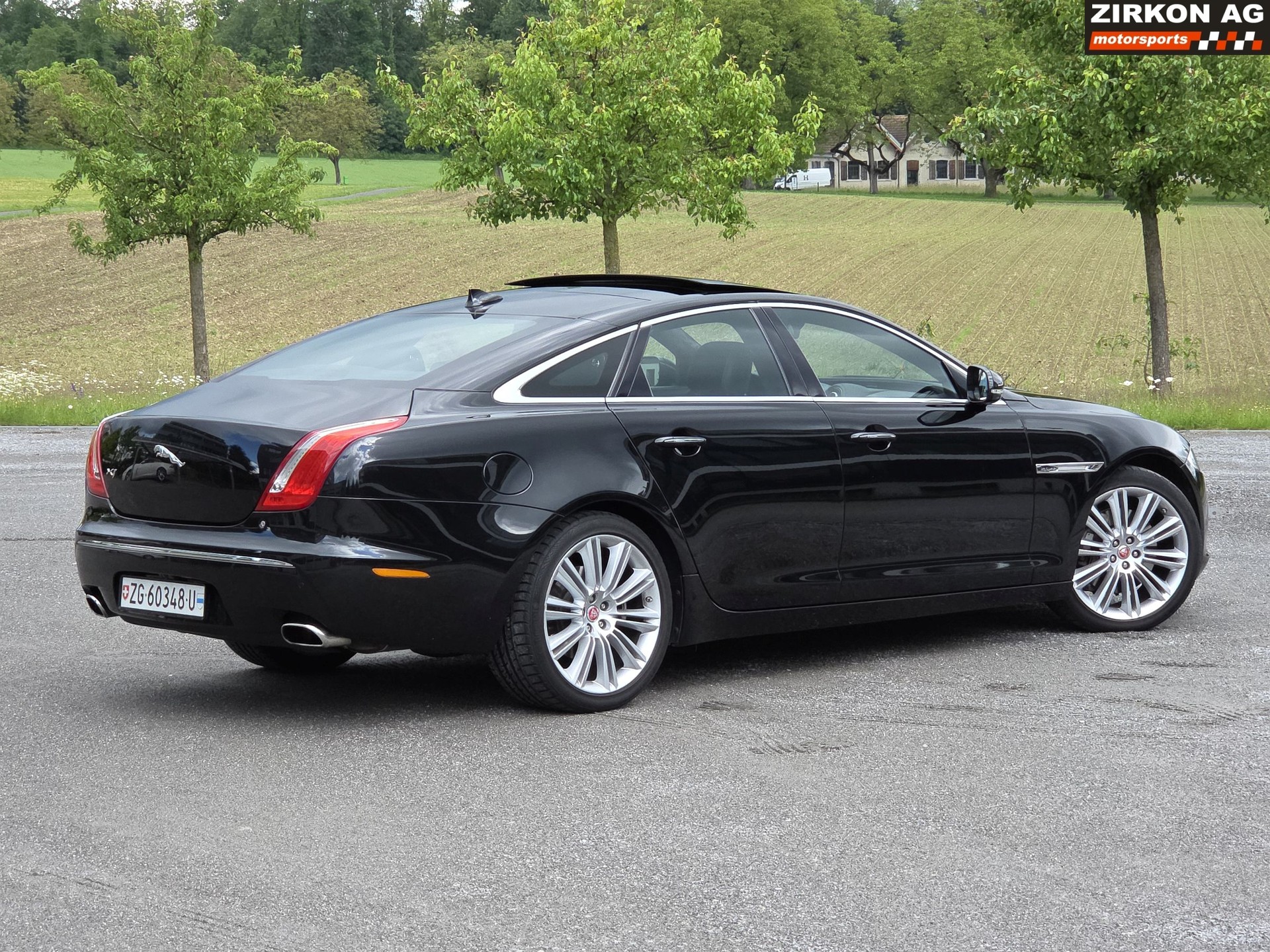 JAGUAR XJ 3.0 S/C Portfolio AWD-image-12