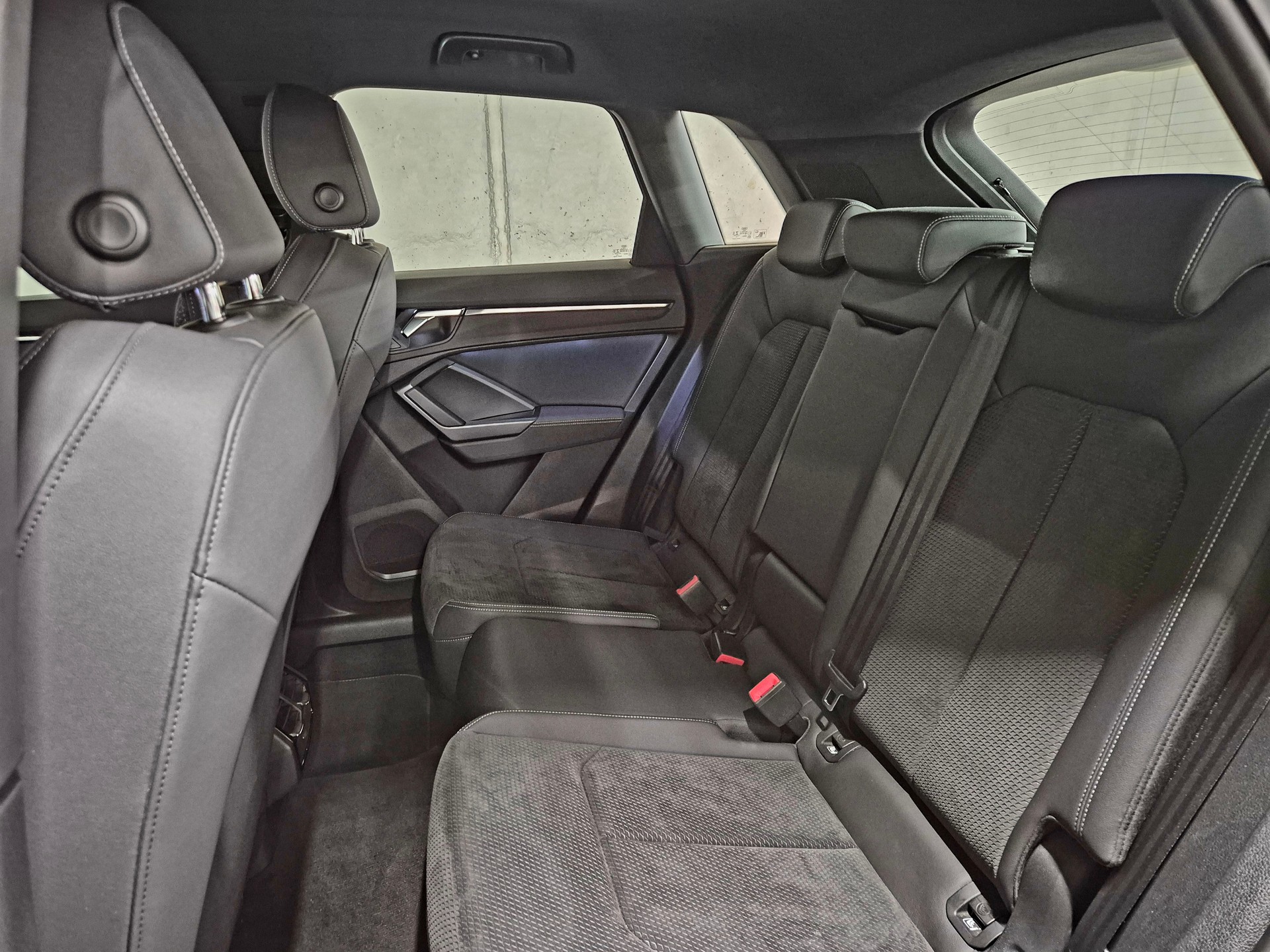 AUDI Q3 40 TDI Attraction quattro S-tronic-image-12