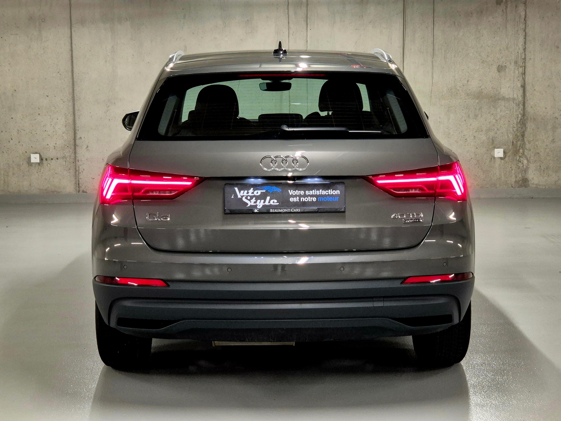 AUDI Q3 40 TDI Attraction quattro S-tronic-image-6