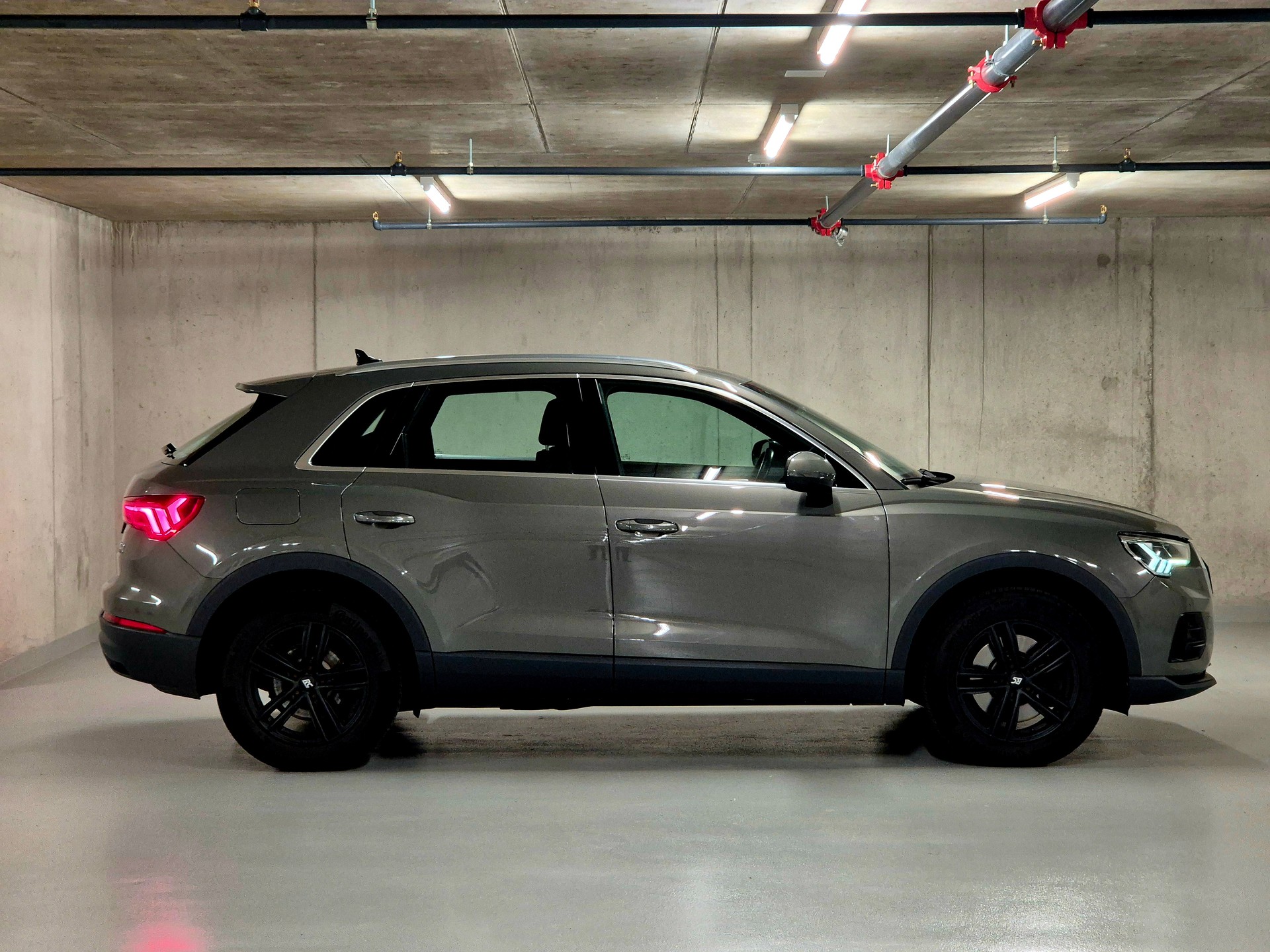 AUDI Q3 40 TDI Attraction quattro S-tronic-showroom-element-3