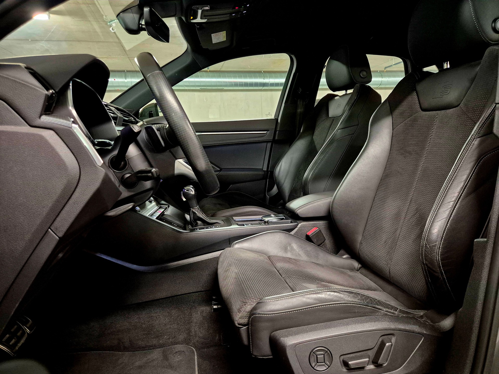 AUDI Q3 40 TDI Attraction quattro S-tronic-image-9