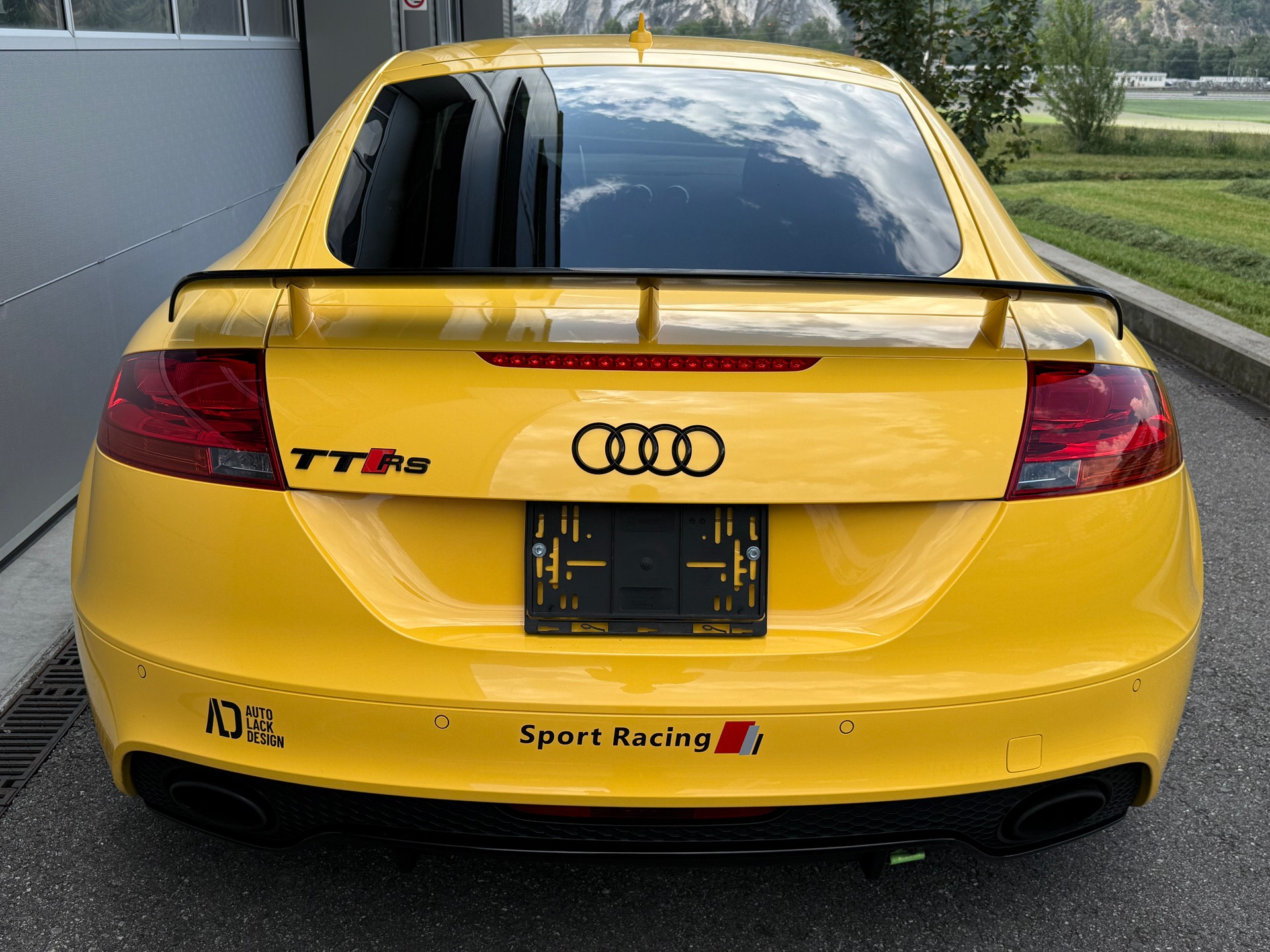AUDI TT RS Coupé 2.5 TFSI quattro-image-3
