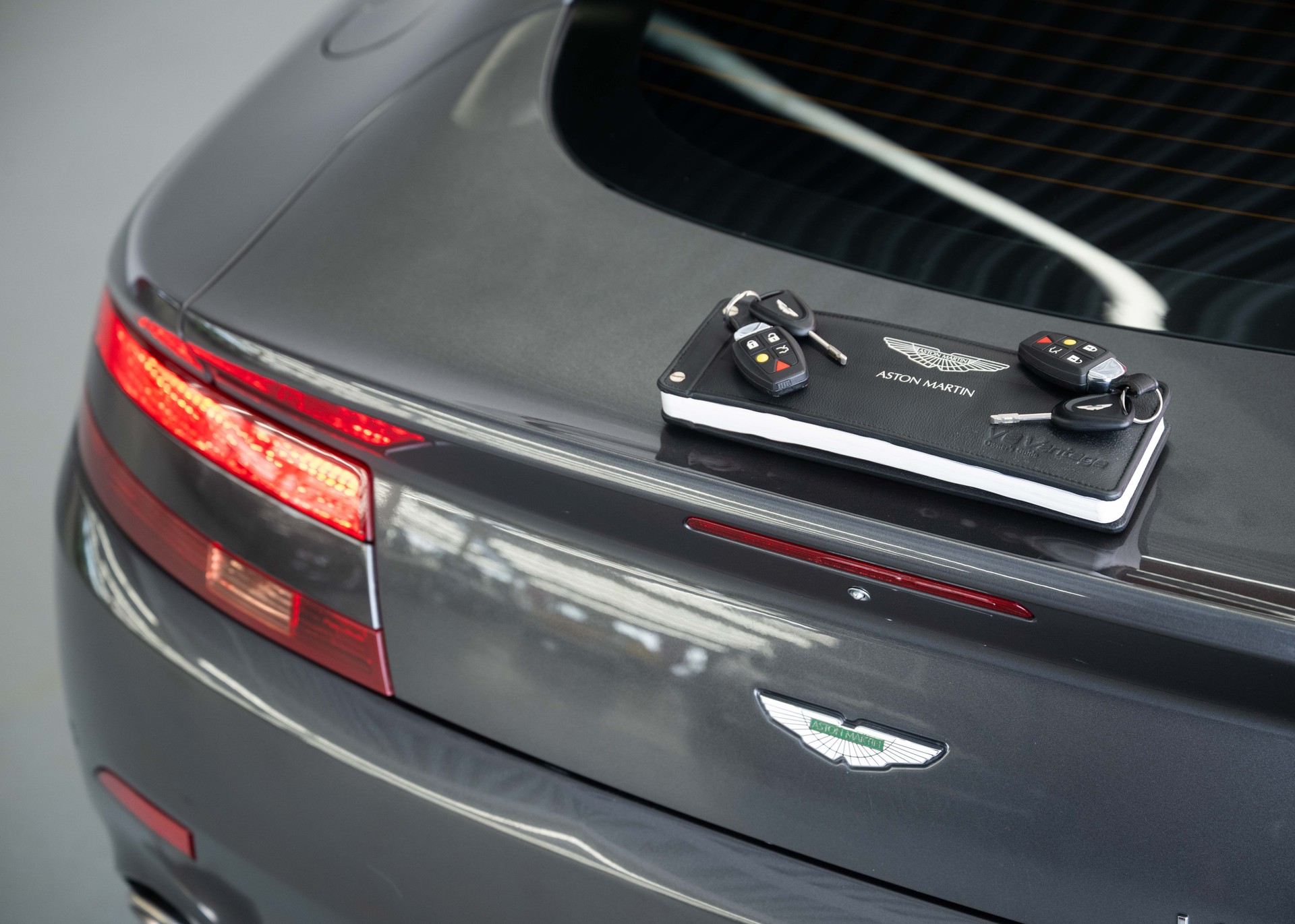ASTON MARTIN V8 Vantage 4.3 Manual transmission (Swiss car, 1st hand, full Aston Martin service history)-image-31