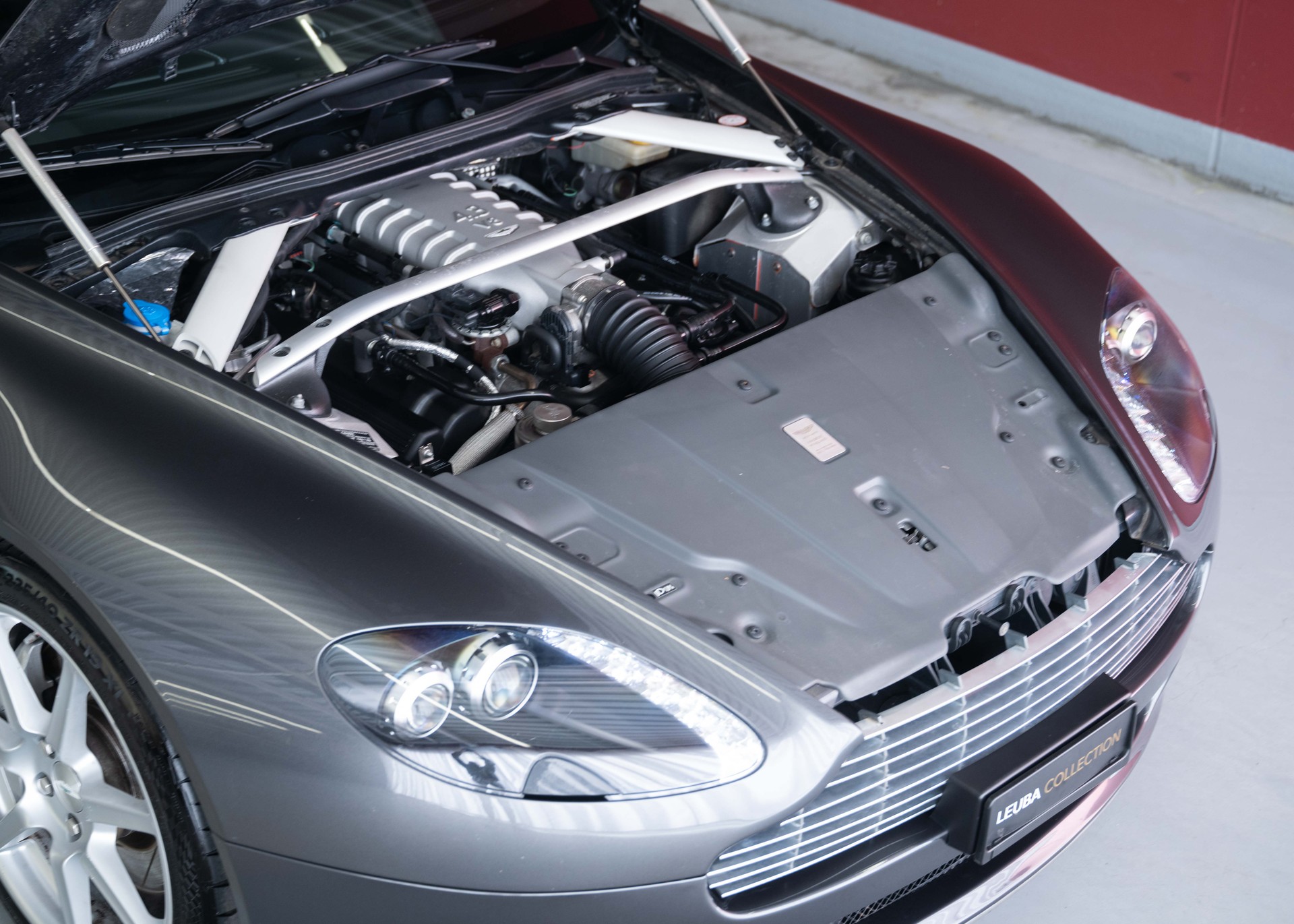 ASTON MARTIN V8 Vantage 4.3 Manual transmission (Swiss car, 1st hand, full Aston Martin service history)-image-15