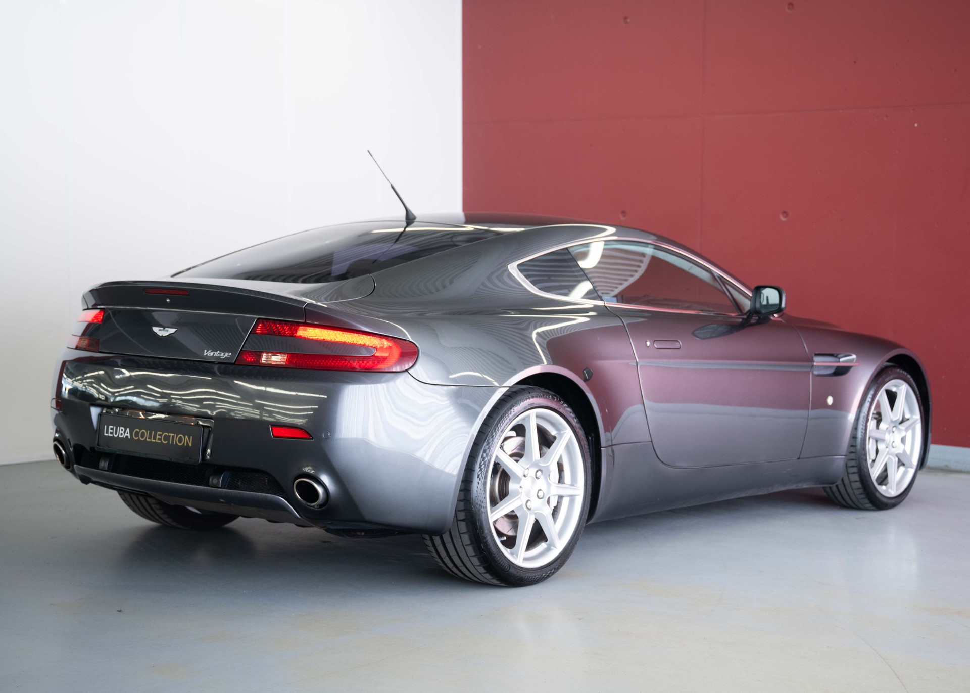 ASTON MARTIN V8 Vantage 4.3 Manual transmission (Swiss car, 1st hand, full Aston Martin service history)-image-5