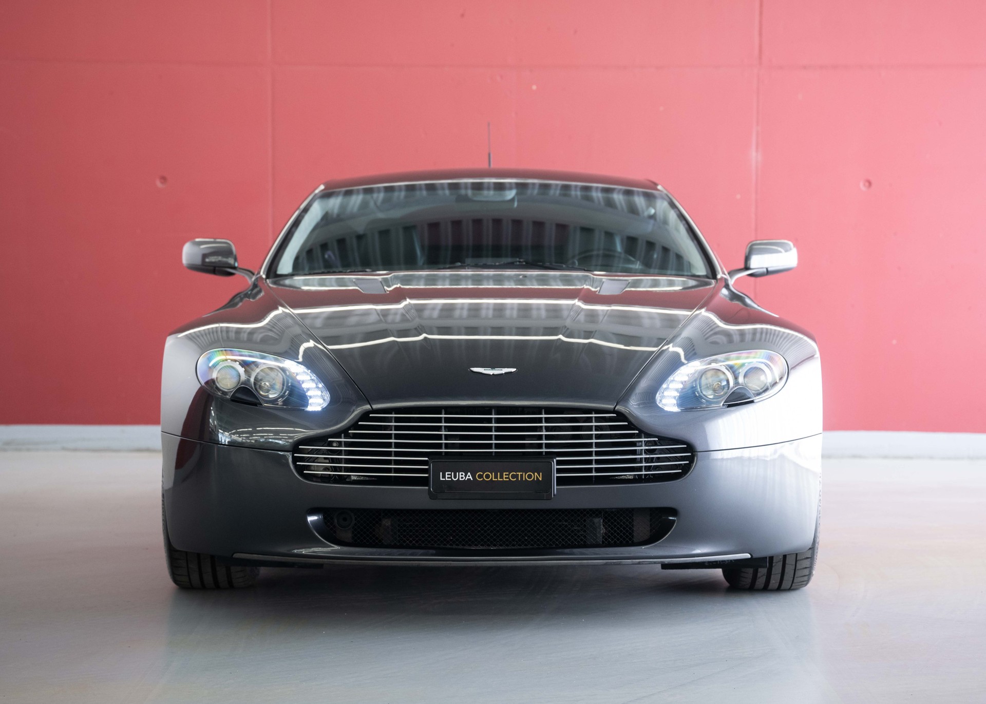ASTON MARTIN V8 Vantage 4.3 Manual transmission (Swiss car, 1st hand, full Aston Martin service history)-showroom-element-2