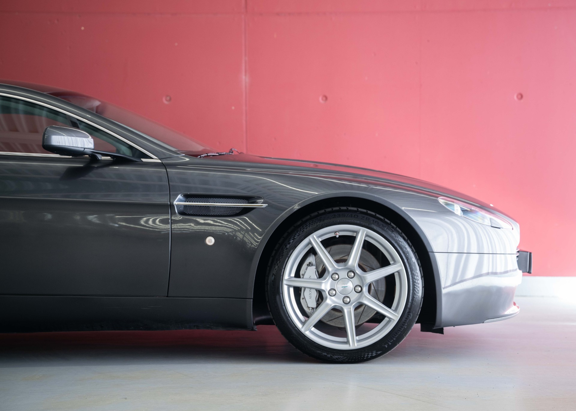 ASTON MARTIN V8 Vantage 4.3 Manual transmission (Swiss car, 1st hand, full Aston Martin service history)-image-8