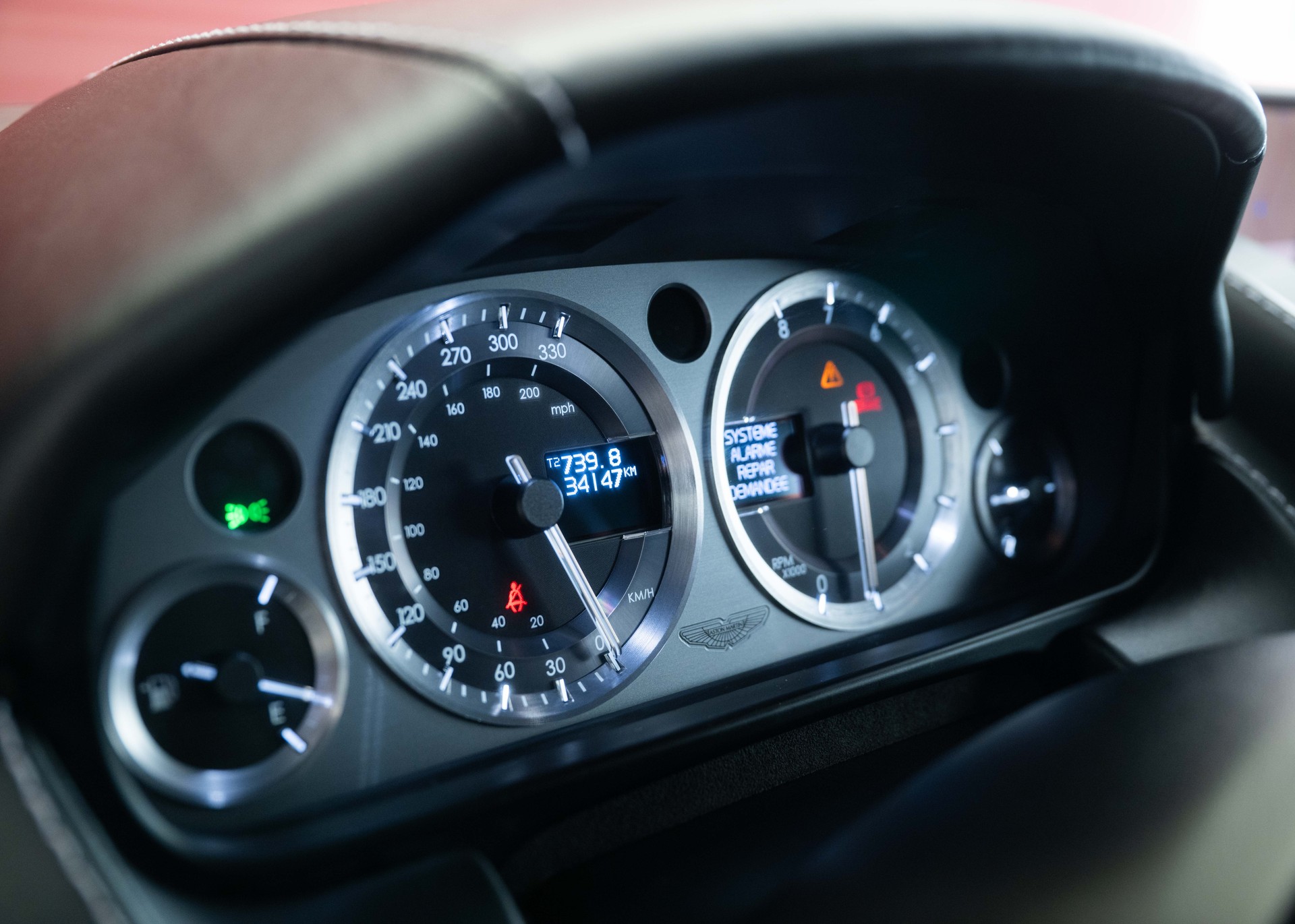 ASTON MARTIN V8 Vantage 4.3 Manual transmission (Swiss car, 1st hand, full Aston Martin service history)-image-25