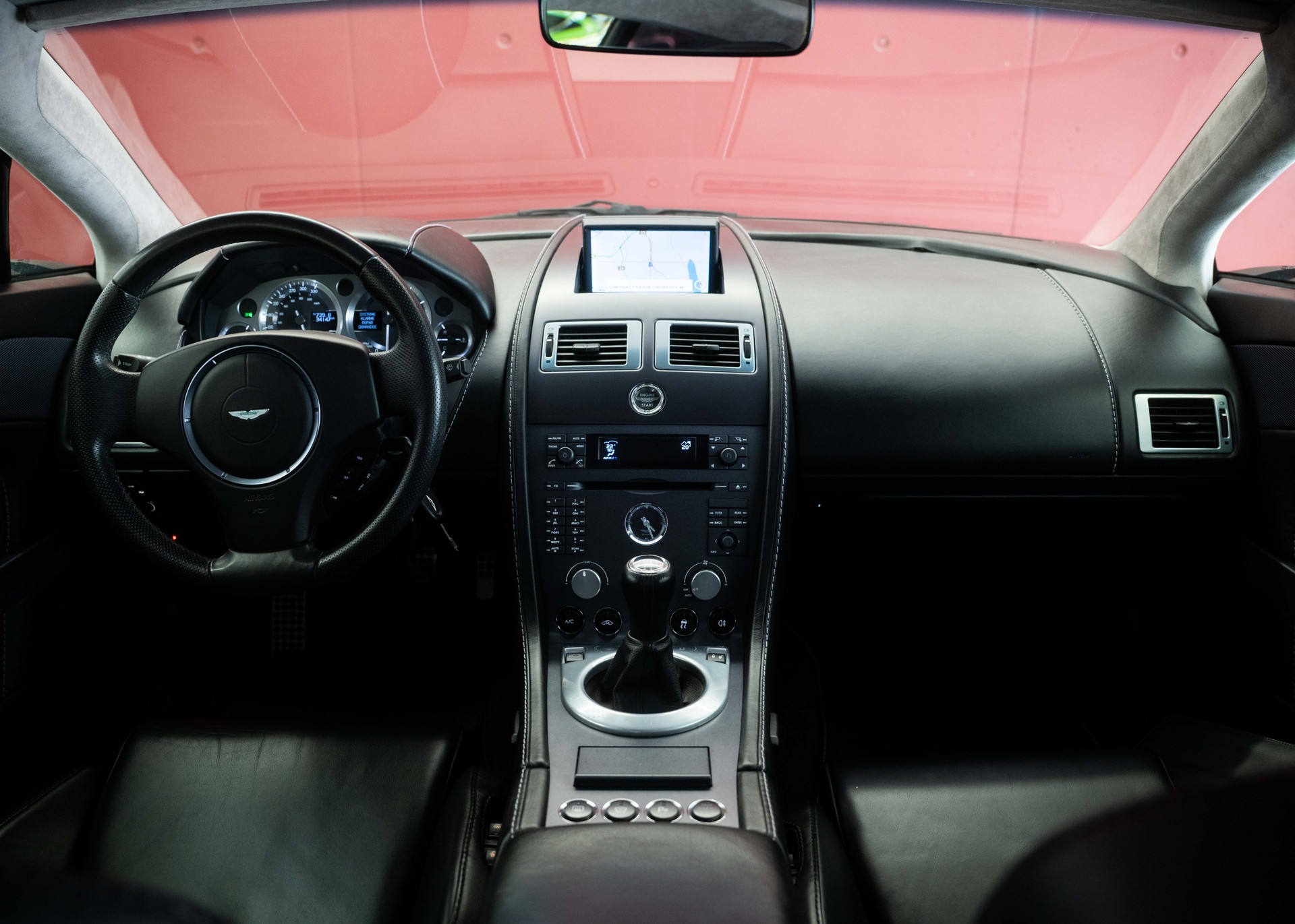 ASTON MARTIN V8 Vantage 4.3 Manual transmission (Swiss car, 1st hand, full Aston Martin service history)-image-16
