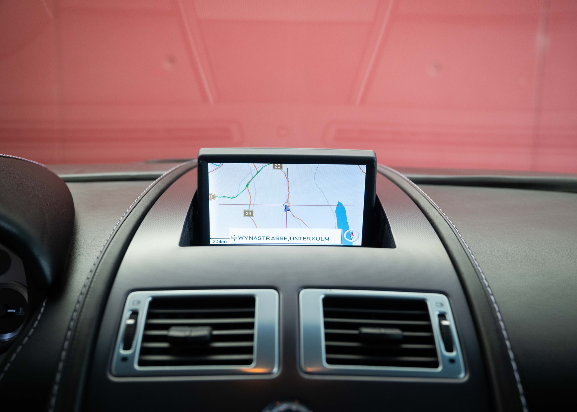ASTON MARTIN V8 Vantage 4.3 Manual transmission (Swiss car, 1st hand, full Aston Martin service history)-image-26