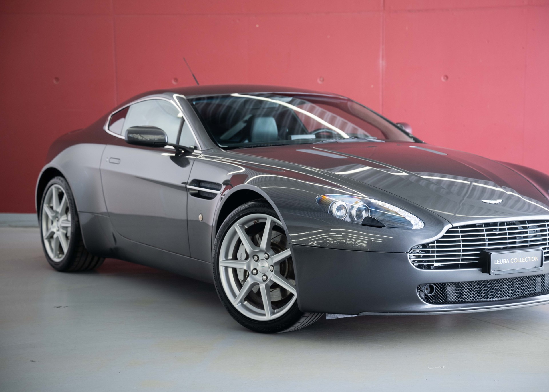 ASTON MARTIN V8 Vantage 4.3 Manual transmission (Swiss car, 1st hand, full Aston Martin service history)-image-9