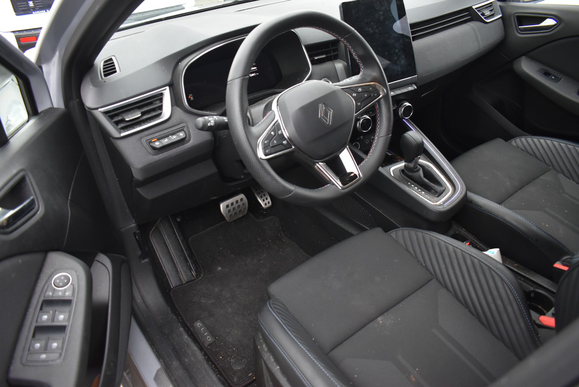 RENAULT Clio 1.6 E-Tech Esprit Alpine-image-4