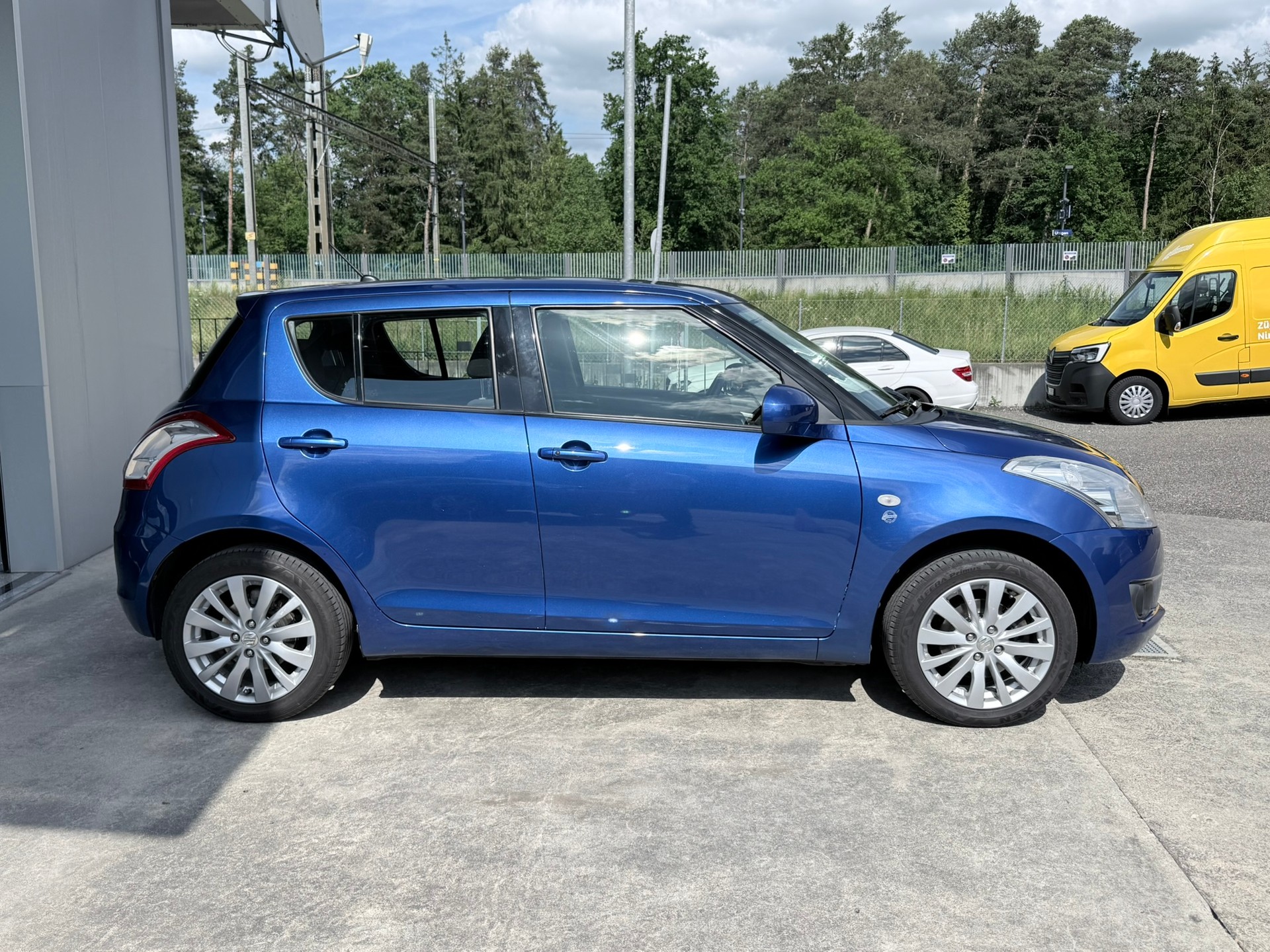 SUZUKI Swift 1.2i 16V GL Top 4x4-image-3