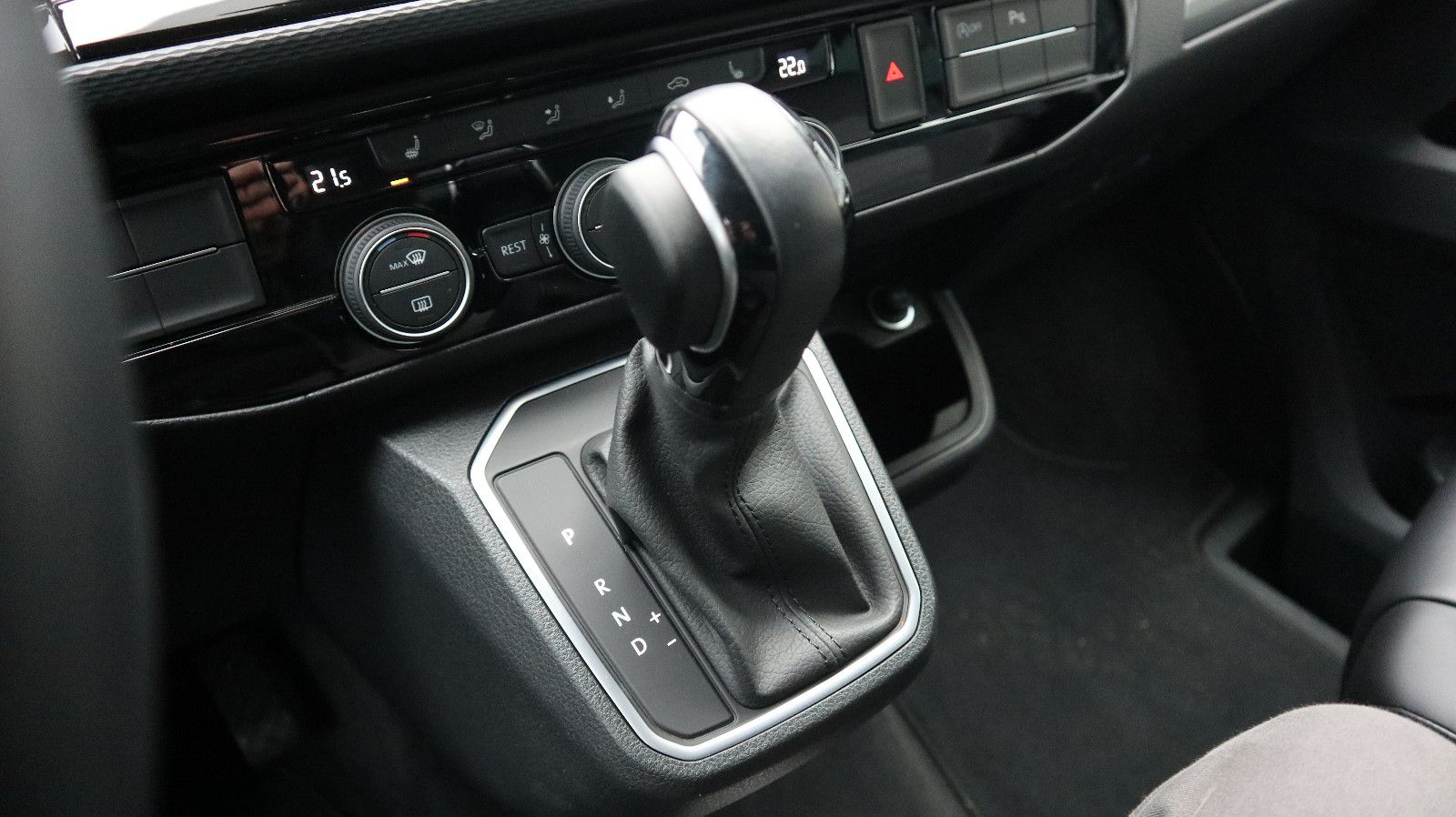 VW T6.1 Multivan 2.0 TDI Generation Six DSG-image-11