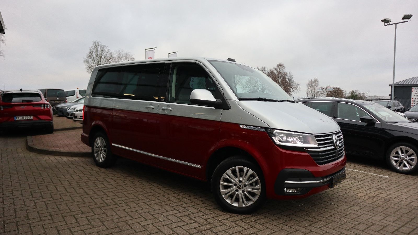 VW T6.1 Multivan 2.0 TDI Generation Six DSG-showroom-element-3