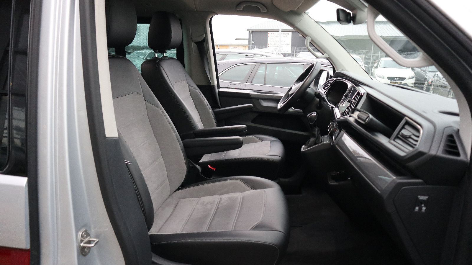 VW T6.1 Multivan 2.0 TDI Generation Six DSG-image-15