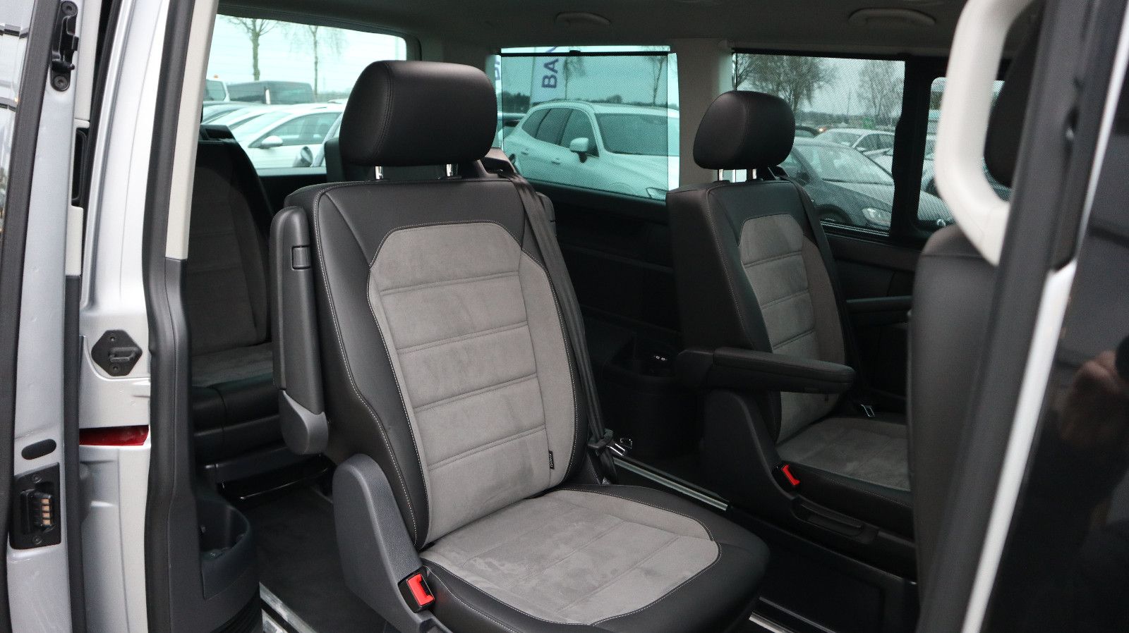 VW T6.1 Multivan 2.0 TDI Generation Six DSG-image-16