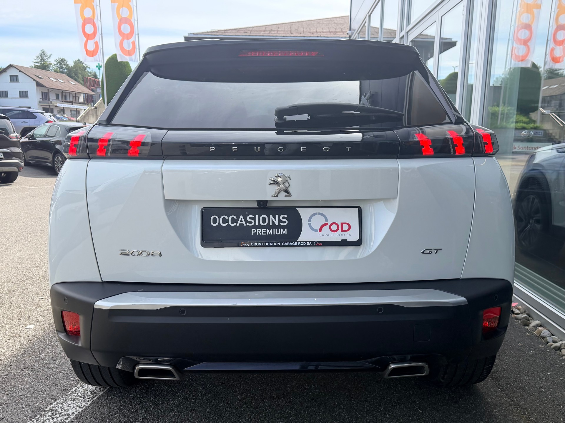 PEUGEOT 2008 1.2 PureTech GT Pack EAT8-image-5