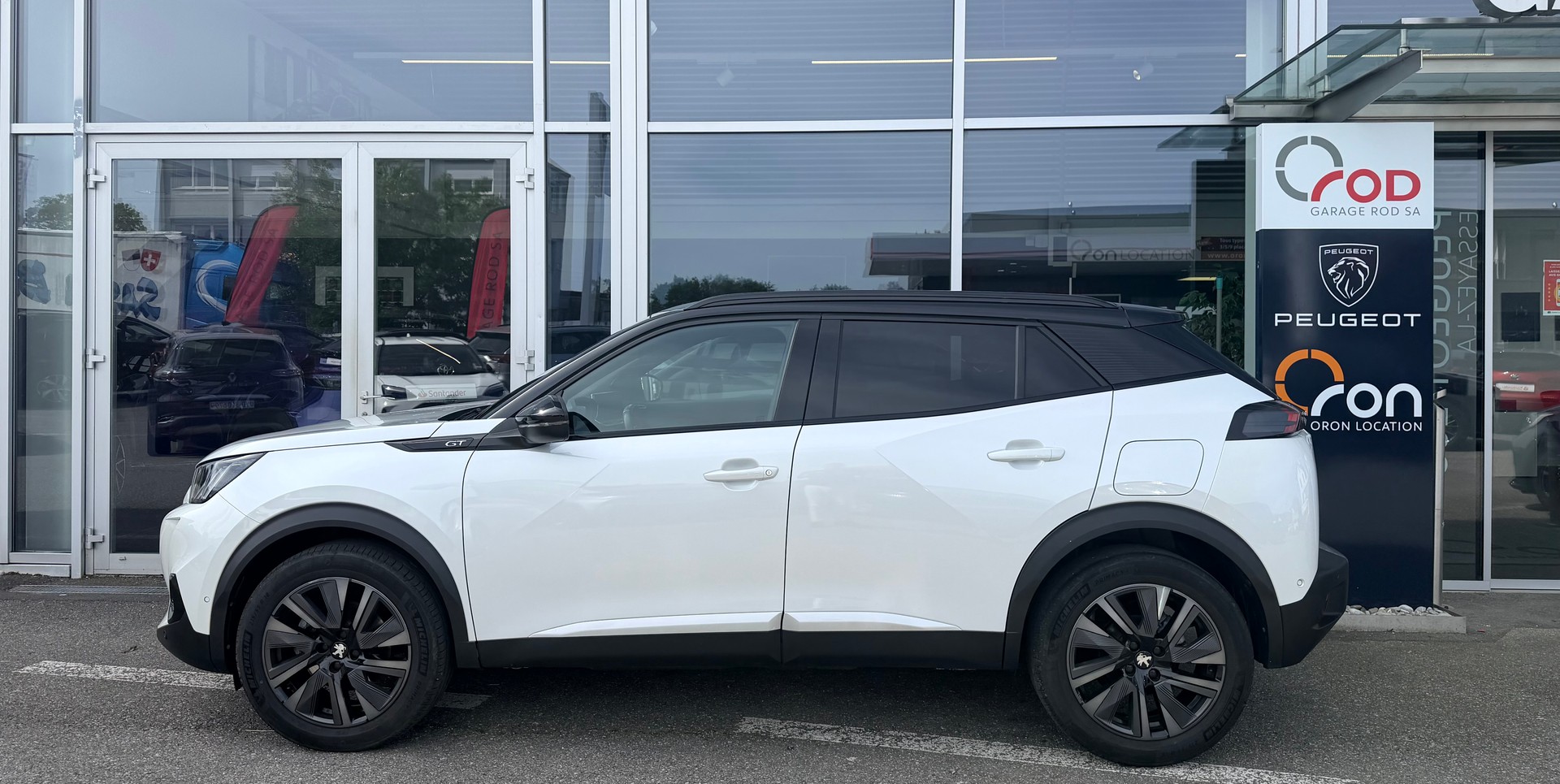 PEUGEOT 2008 1.2 PureTech GT Pack EAT8-showroom-element-3