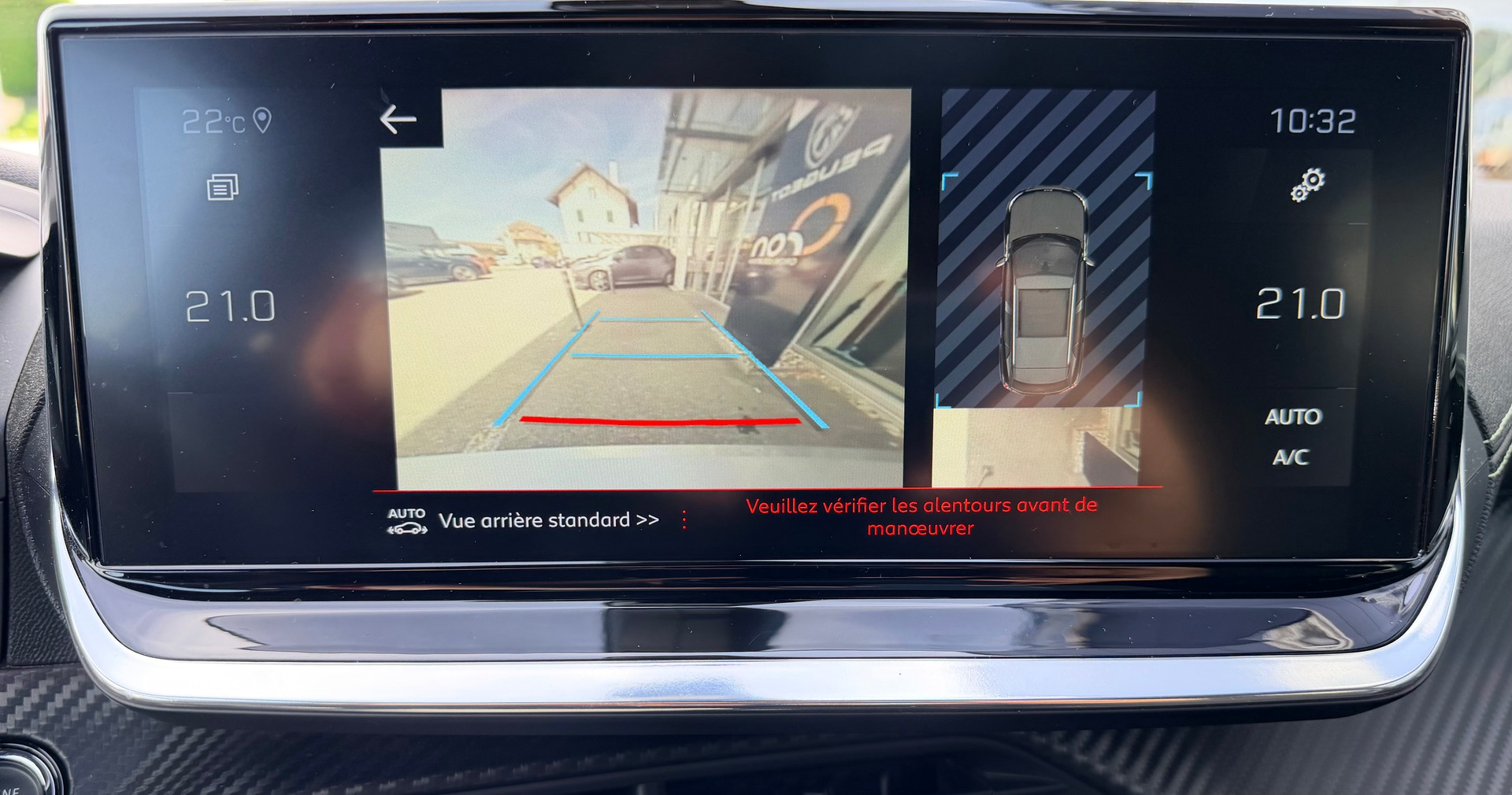PEUGEOT 2008 1.2 PureTech GT Pack EAT8-image-23