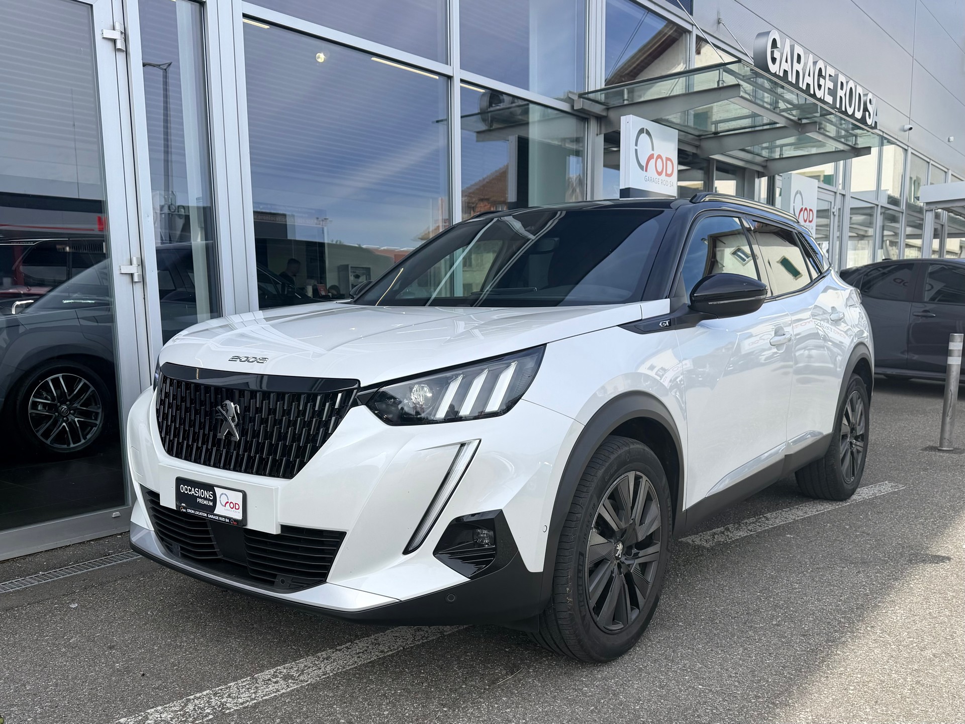 PEUGEOT 2008 1.2 PureTech GT Pack EAT8-image-26
