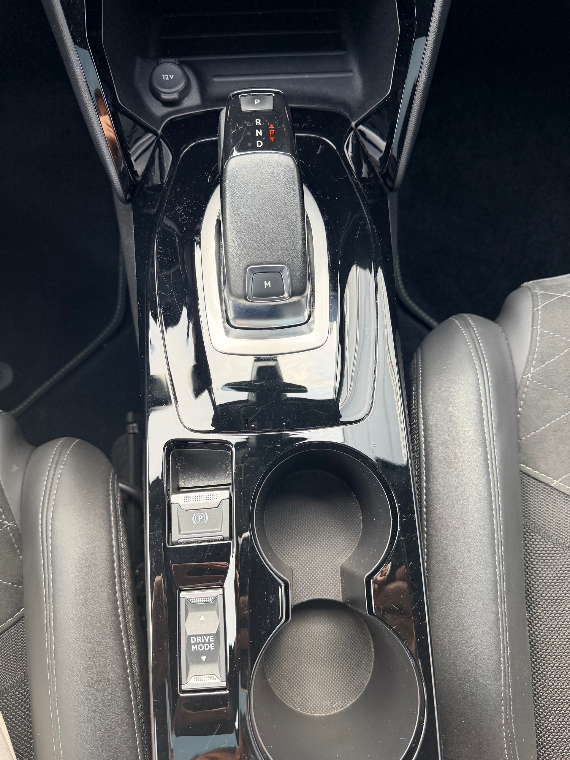 PEUGEOT 2008 1.2 PureTech GT Pack EAT8-image-20