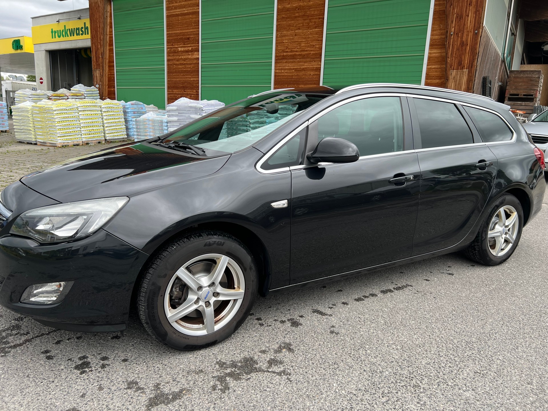 OPEL Astra ST 1.6i 16V Turbo Anniversary Ed.-image-2