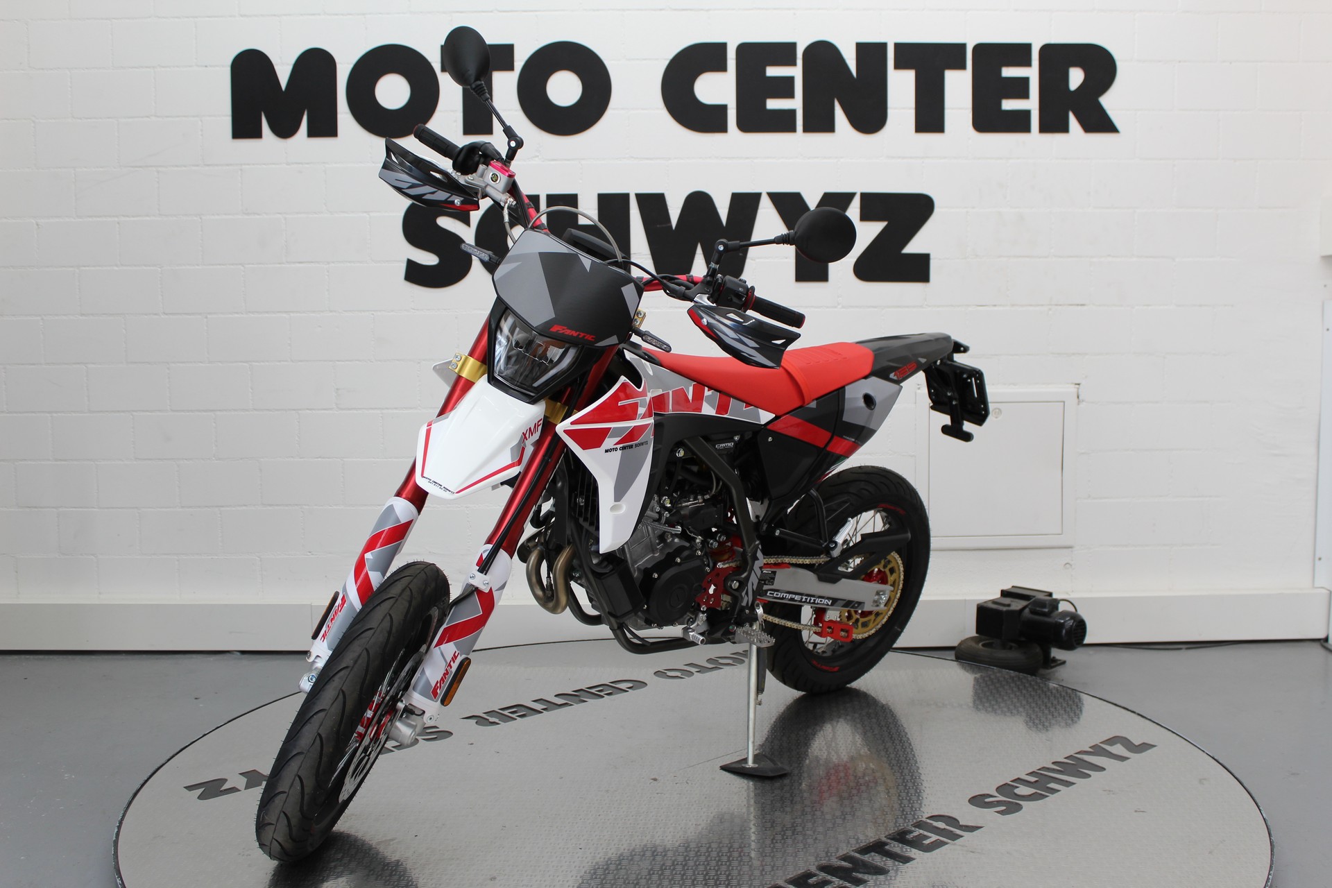 FANTIC XMF 125 COMPETITION-showroom-element-2