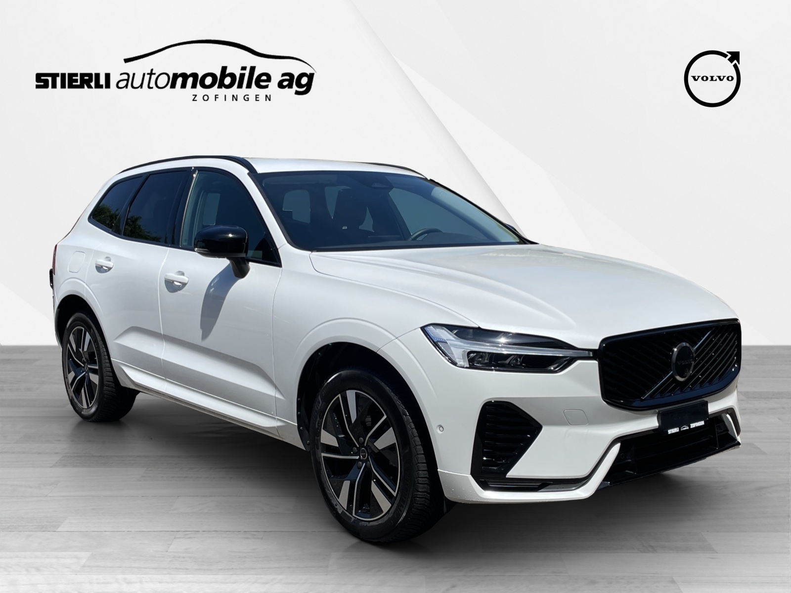 VOLVO XC60 2.0 B5 MH Plus Dark AWD-showroom-element-2