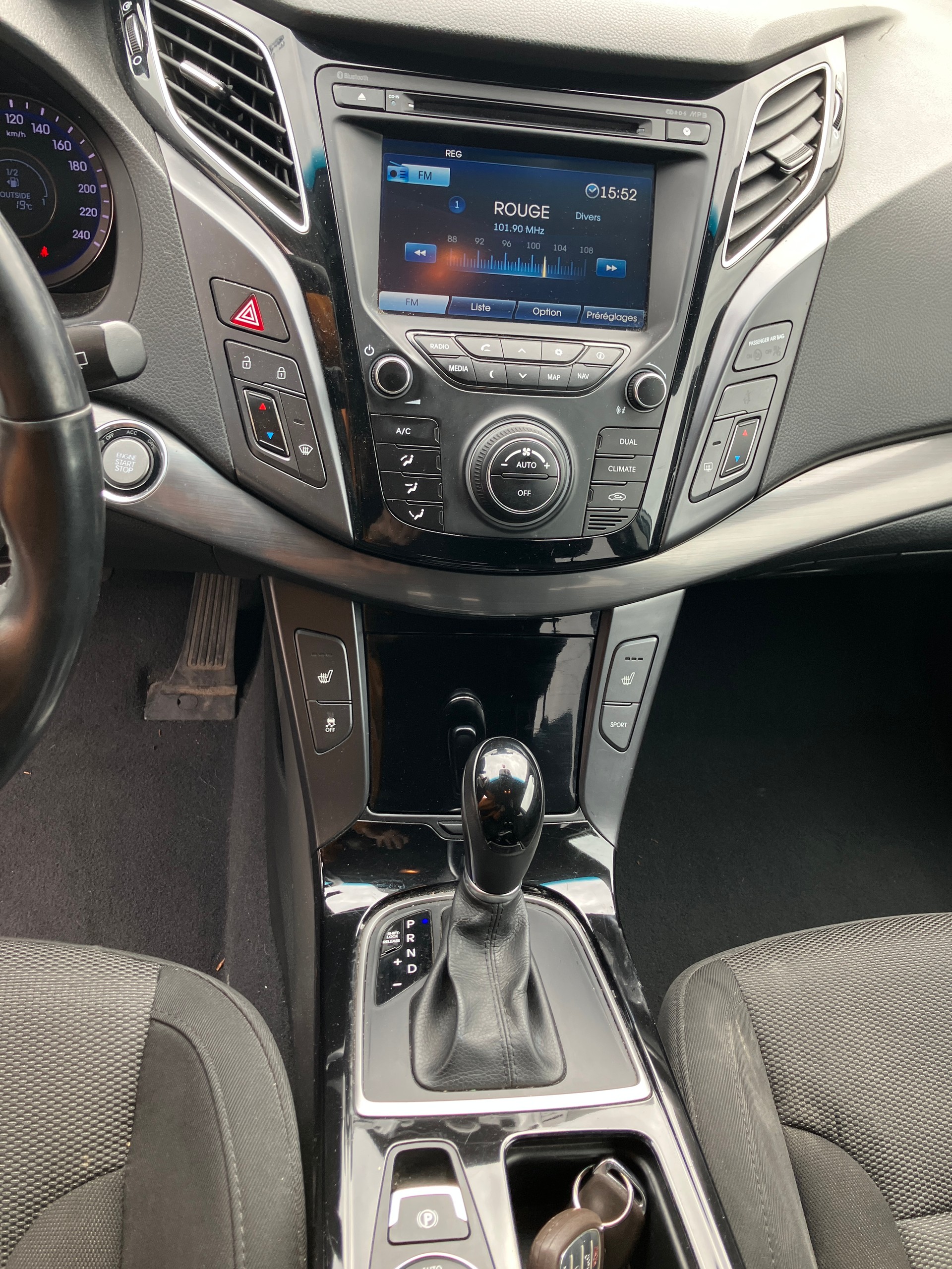 HYUNDAI i40 Wagon 2.0 GDi Premium Automatic-image-9