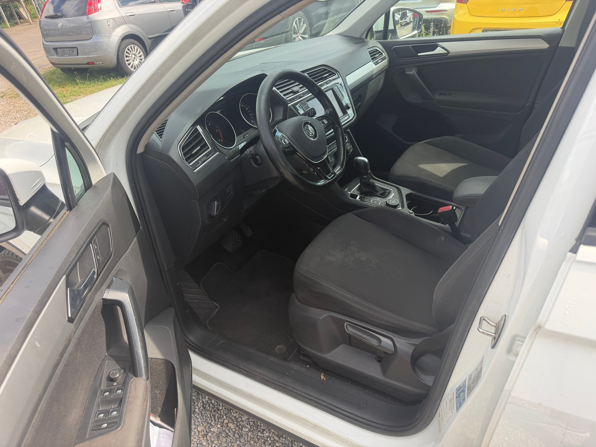 VW Tiguan 2.0 TDI SCR Trendline 4Motion DSG-image-5