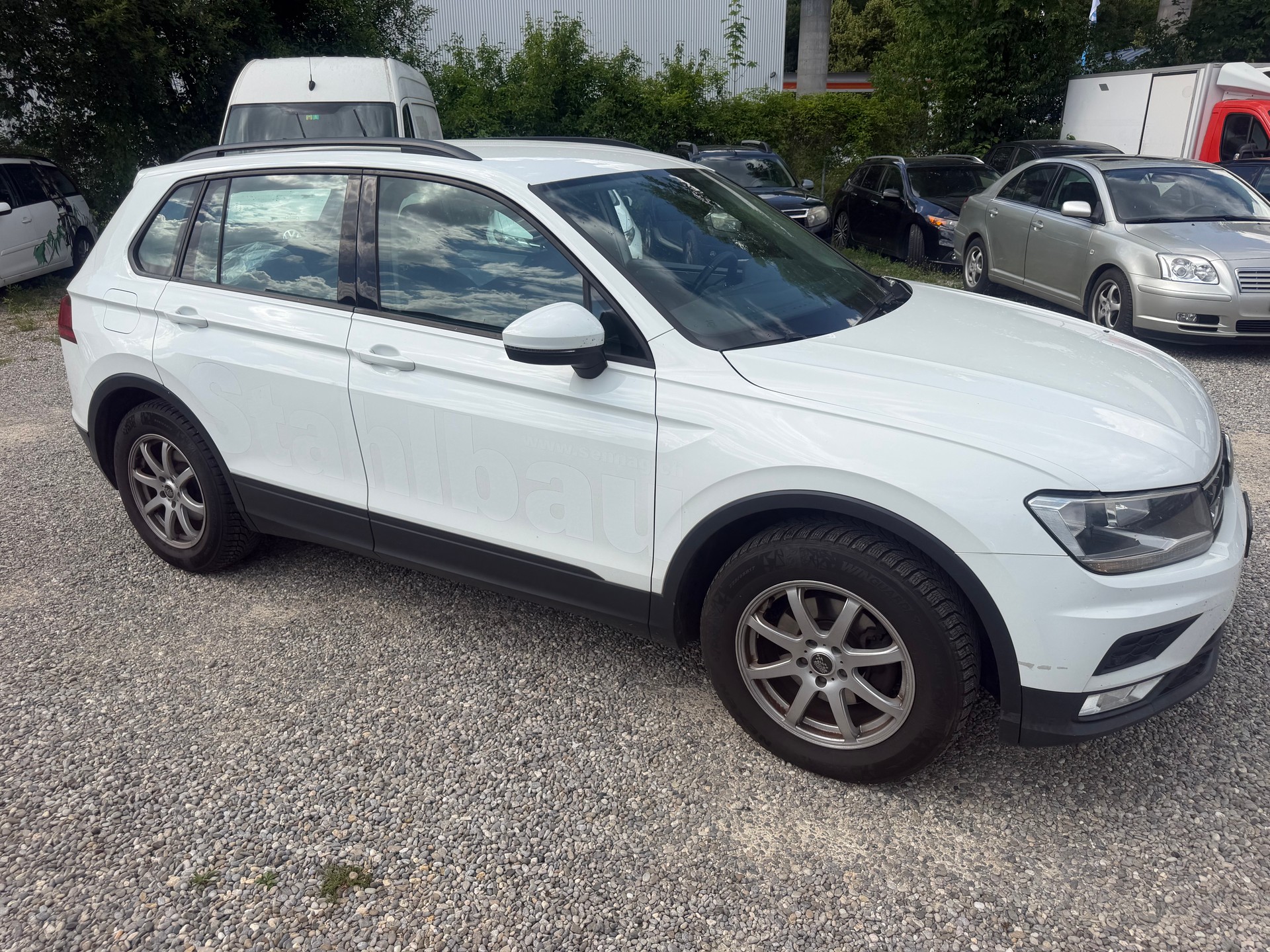VW Tiguan 2.0 TDI SCR Trendline 4Motion DSG-image-2