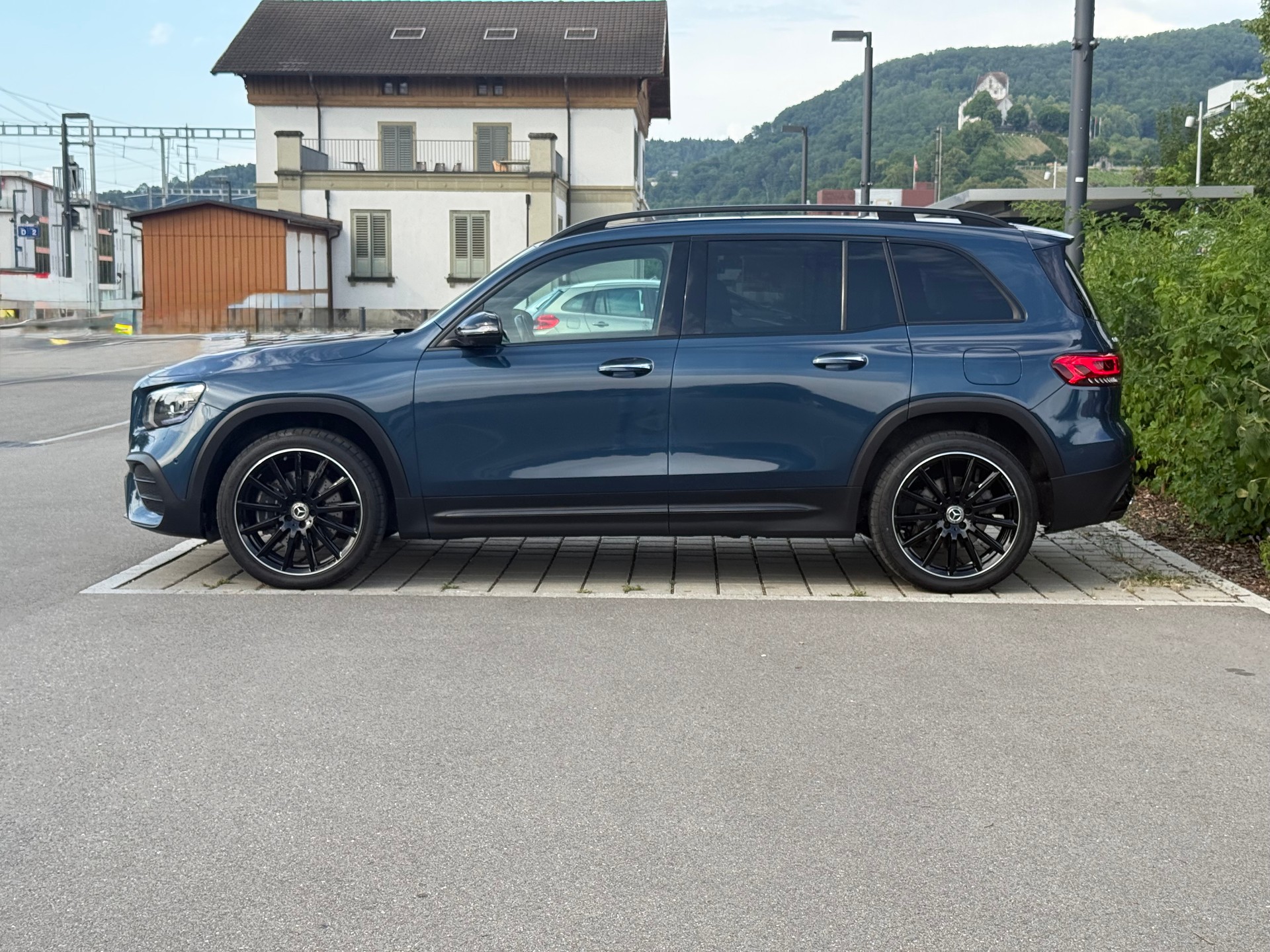 MERCEDES-BENZ GLB 250 AMG Line 4 MATIC 8G-Tronic-showroom-element-1