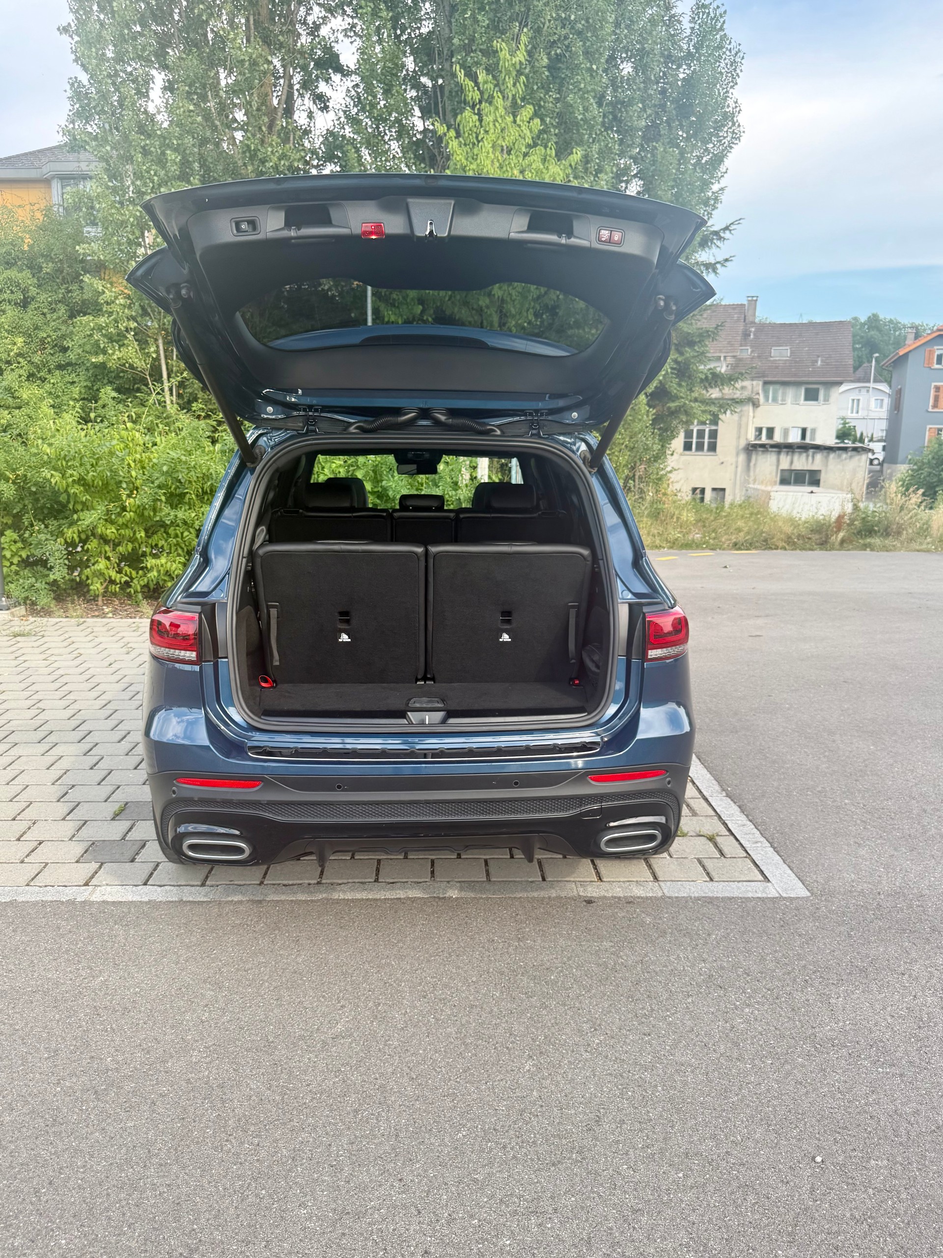 MERCEDES-BENZ GLB 250 AMG Line 4 MATIC 8G-Tronic-showroom-element-3