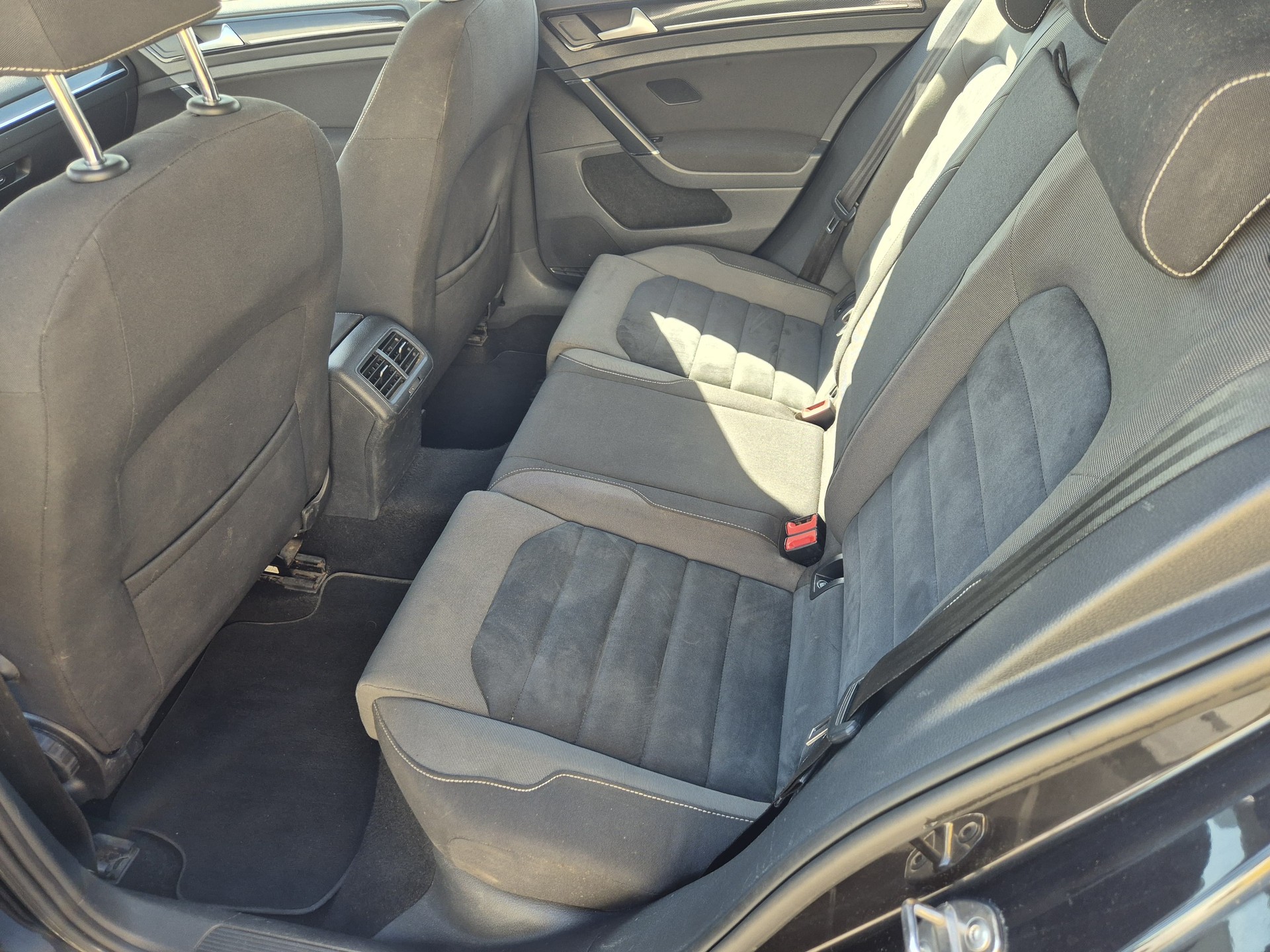 VW Golf 2.0 TDI Highline 4Motion-image-8