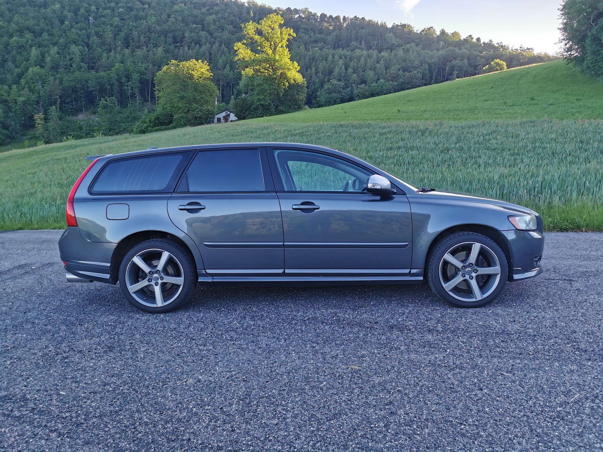 VOLVO V50 T5 Summum R-Design AWD-image-3
