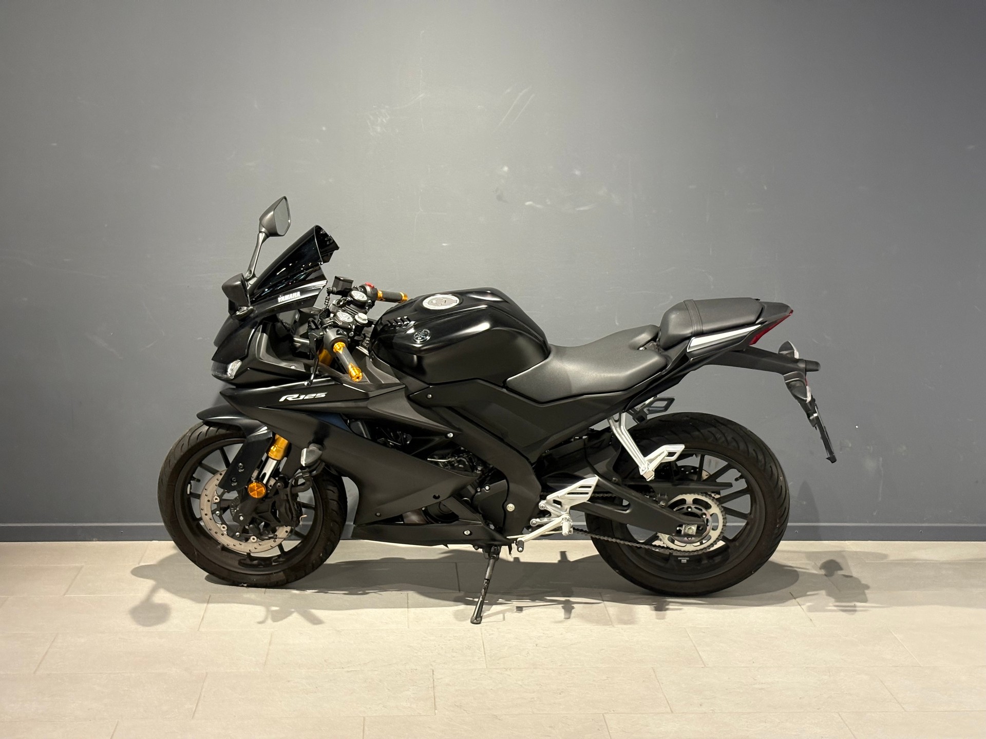 YAMAHA R 125-showroom-element-3