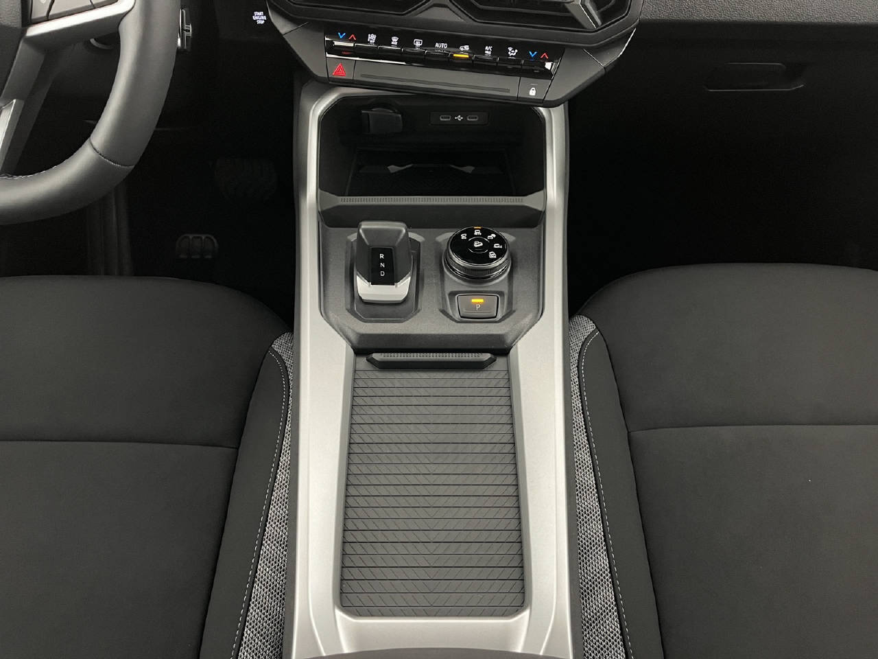 DACIA Bigster 1.2 Hybrid Journey 4WD-image-13