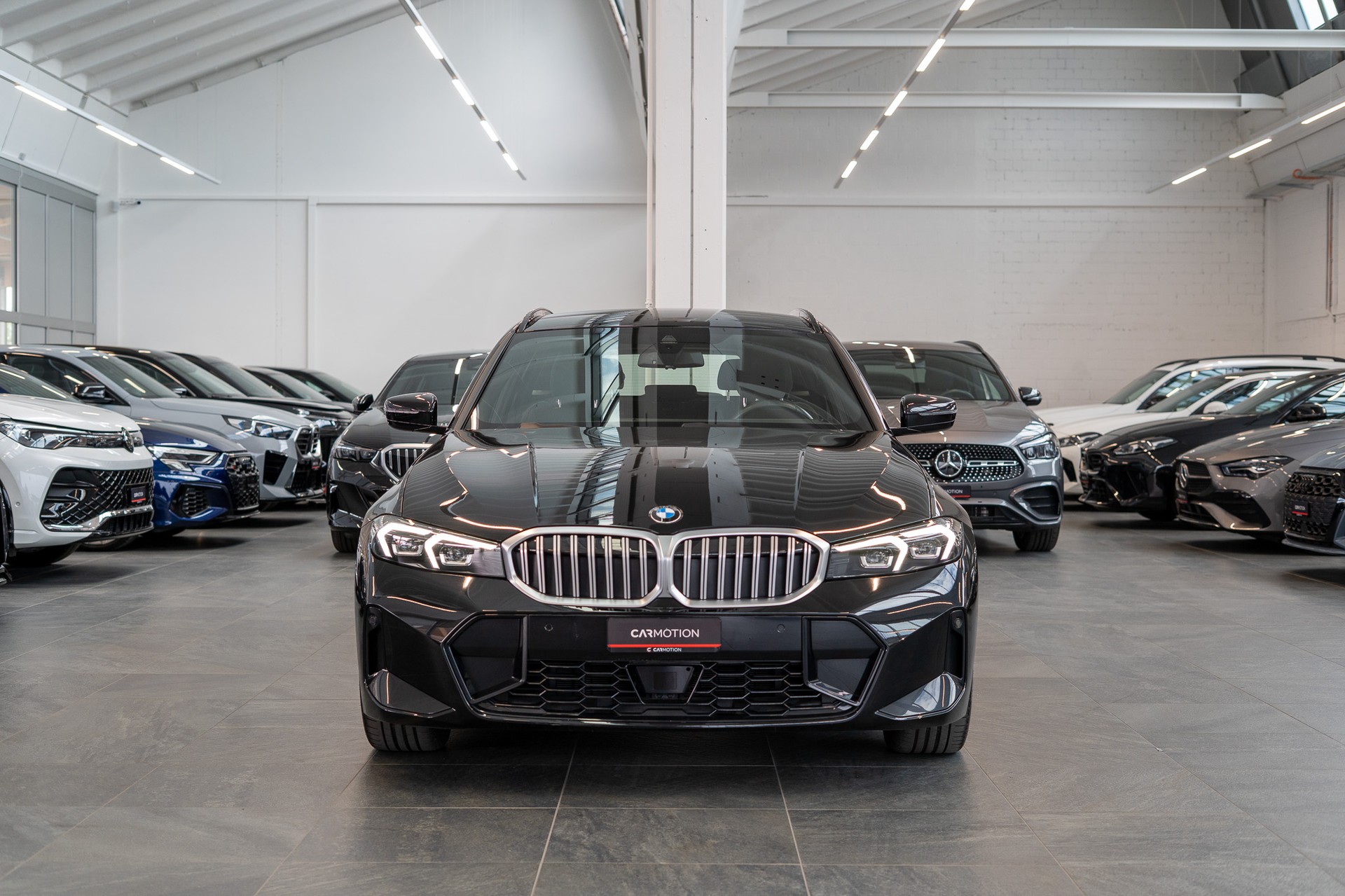 BMW 330i xDrive M Sport Touring / LCI / Rückfahrkamera / el.Heckklappe-showroom-element-1