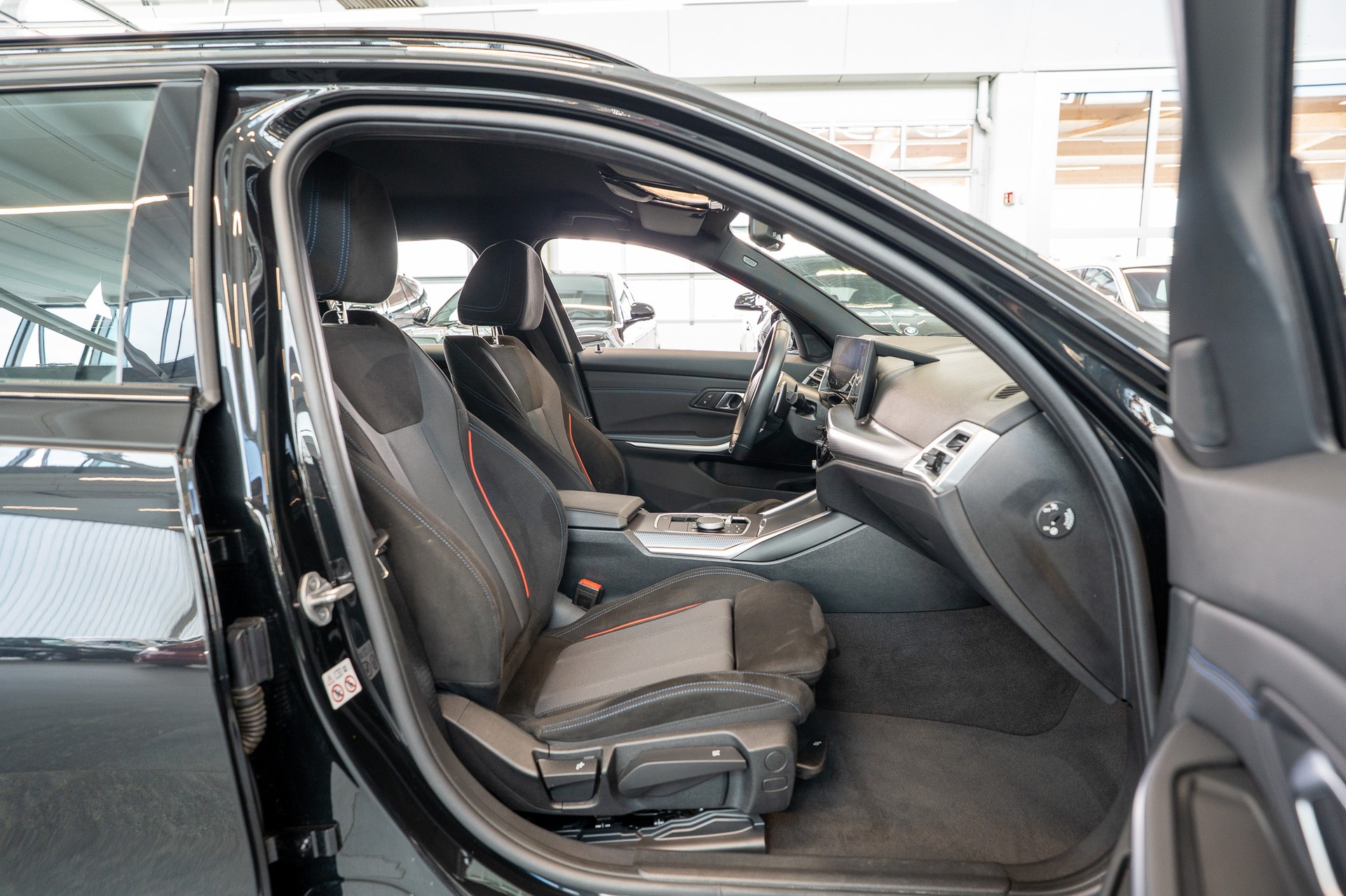 BMW 330i xDrive M Sport Touring / LCI / Rückfahrkamera / el.Heckklappe-image-14