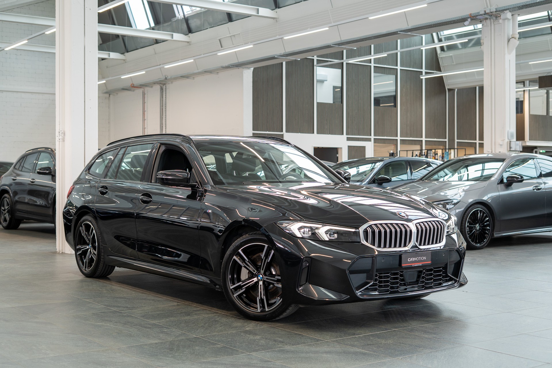 BMW 330i xDrive M Sport Touring / LCI / Rückfahrkamera / el.Heckklappe-showroom-element-2