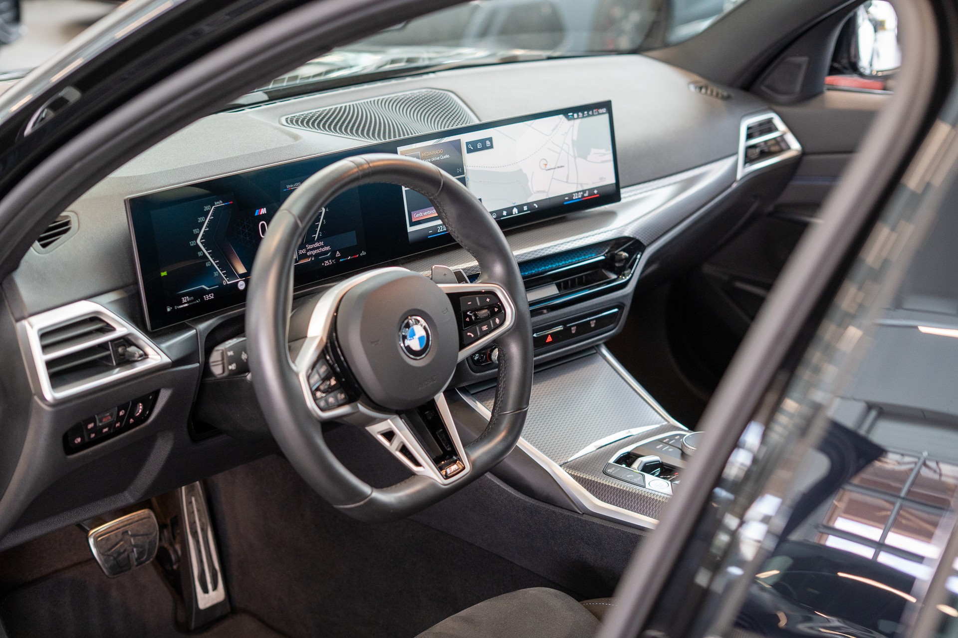 BMW 330i xDrive M Sport Touring / LCI / Rückfahrkamera / el.Heckklappe-image-10