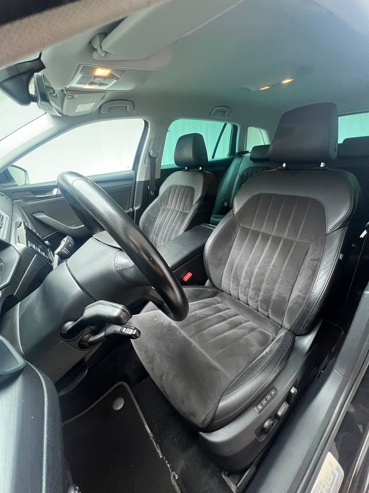SKODA Superb Combi 2.0 TDi Style 4x4 DSG-image-6