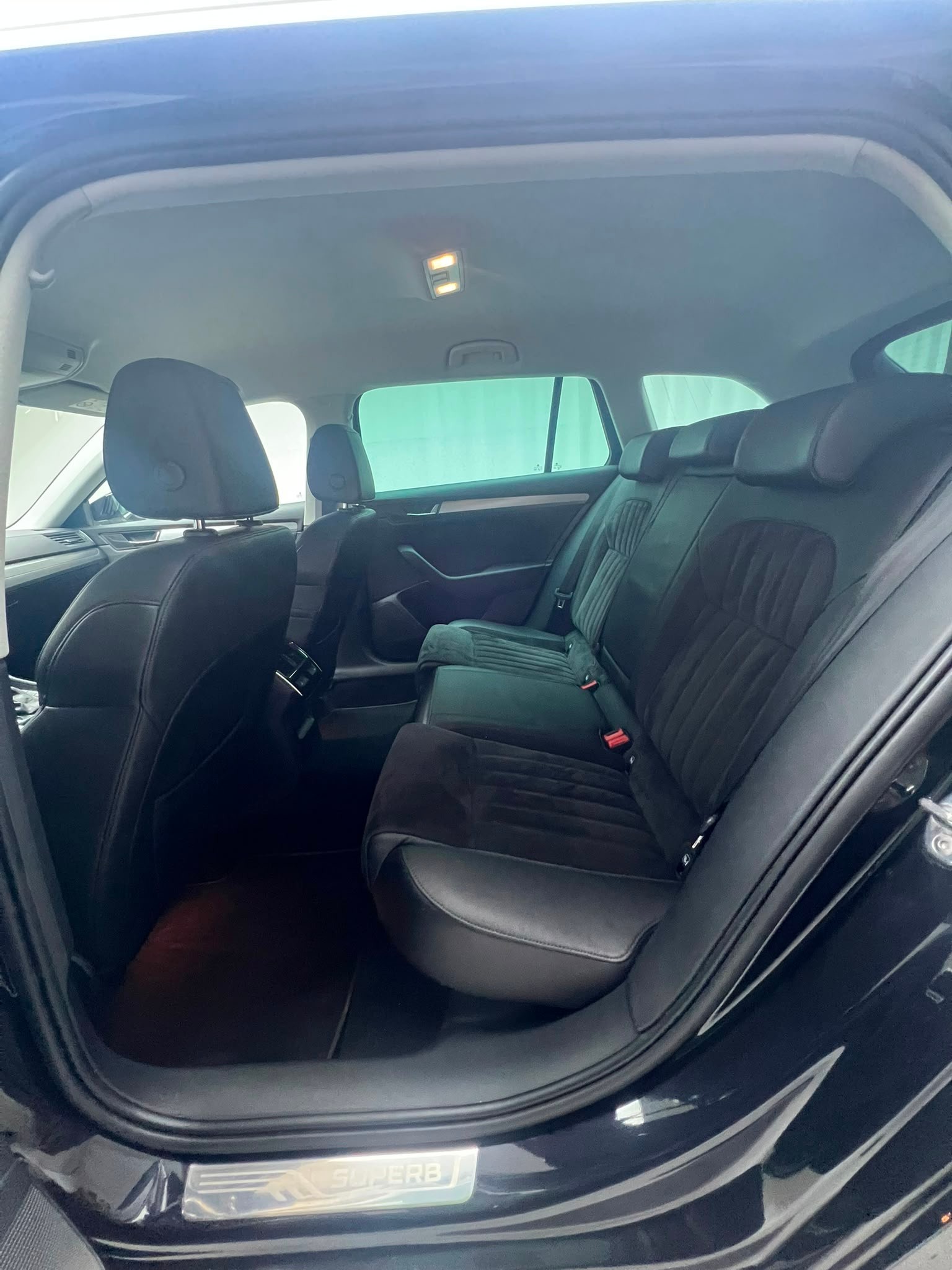 SKODA Superb Combi 2.0 TDi Style 4x4 DSG-image-8