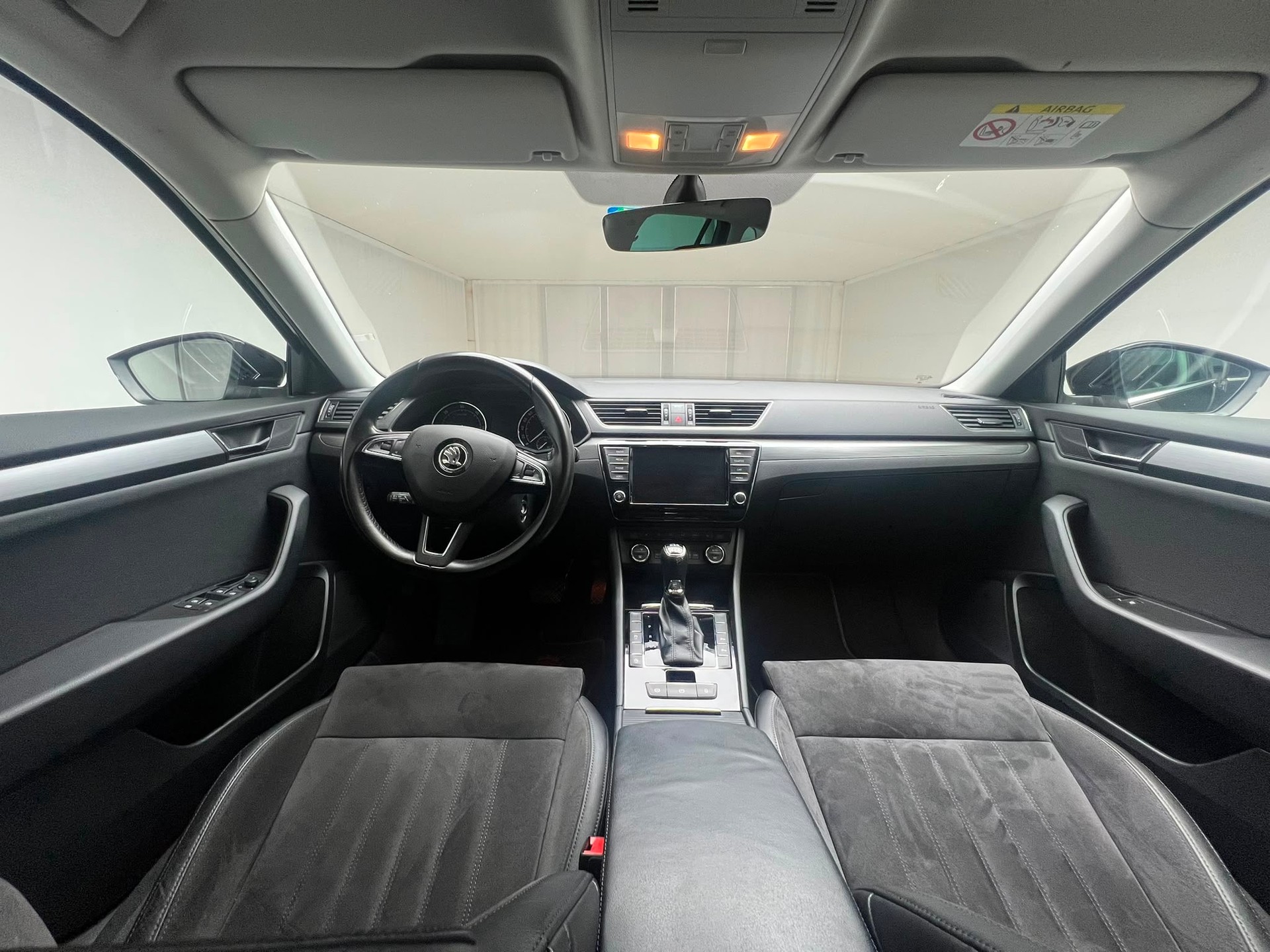SKODA Superb Combi 2.0 TDi Style 4x4 DSG-image-10