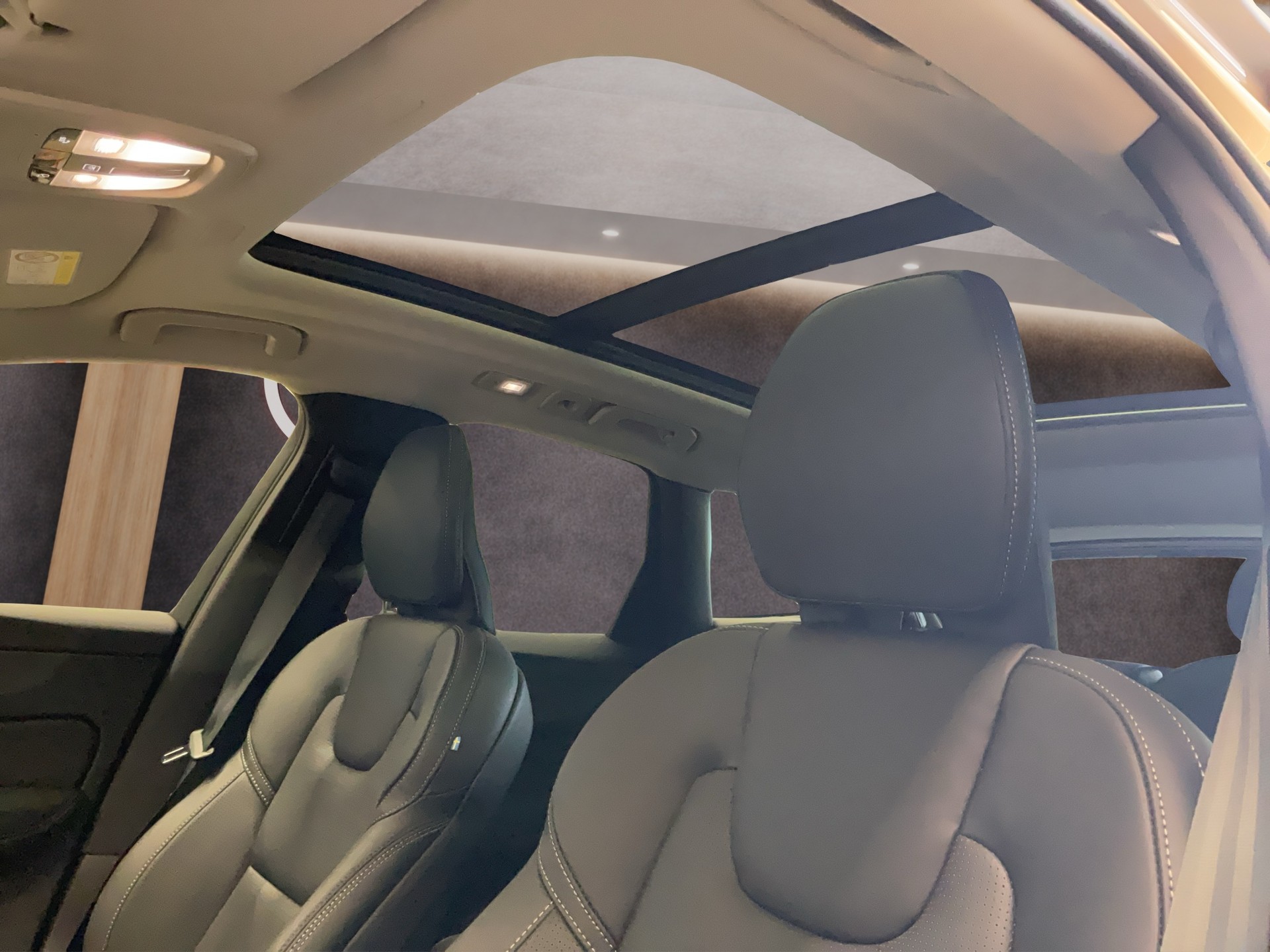 VOLVO XC60 2.0 B5 MH Ultra Dark AWD-image-16