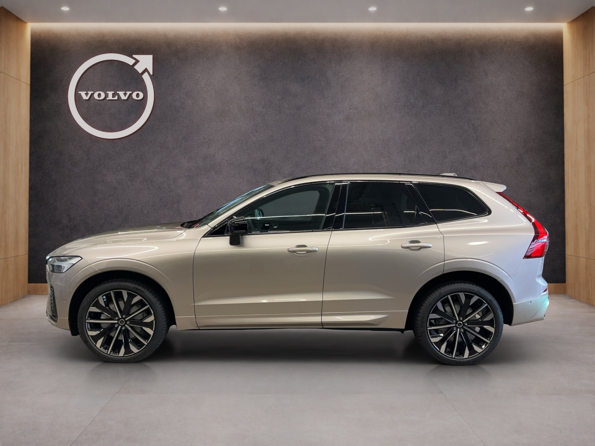 VOLVO XC60 2.0 B5 MH Ultra Dark AWD-showroom-element-2