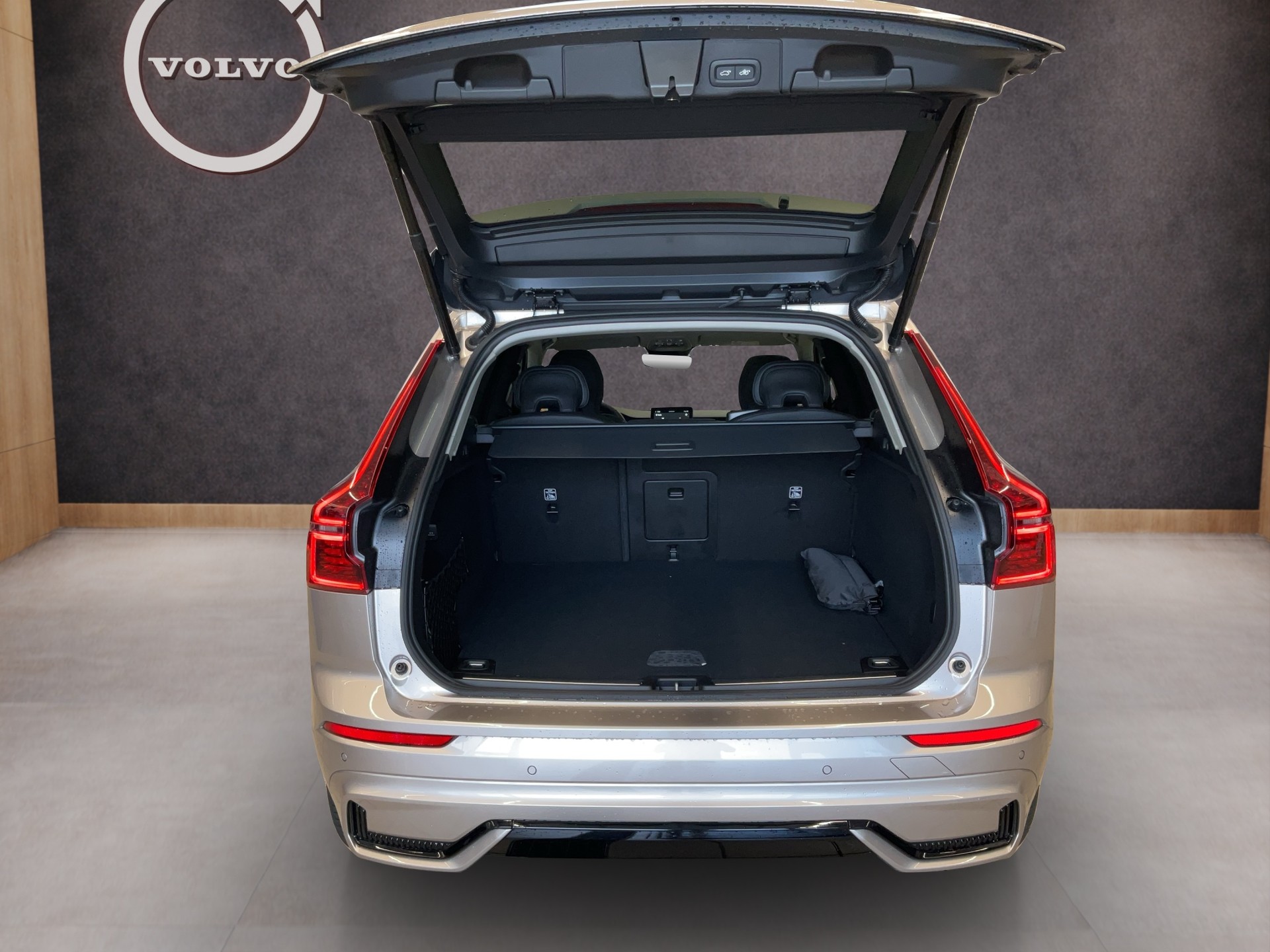 VOLVO XC60 2.0 B5 MH Ultra Dark AWD-image-13