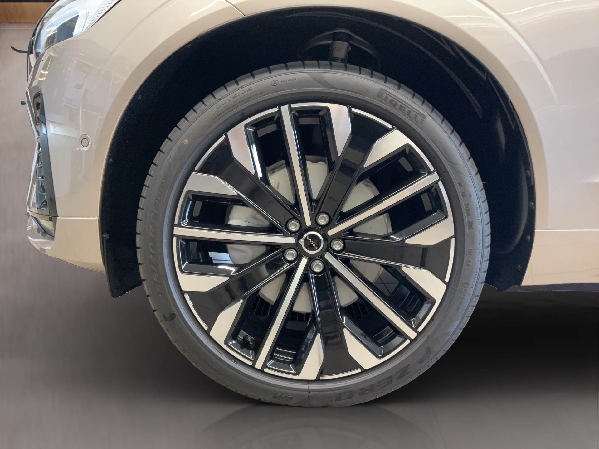 VOLVO XC60 2.0 B5 MH Ultra Dark AWD-image-9
